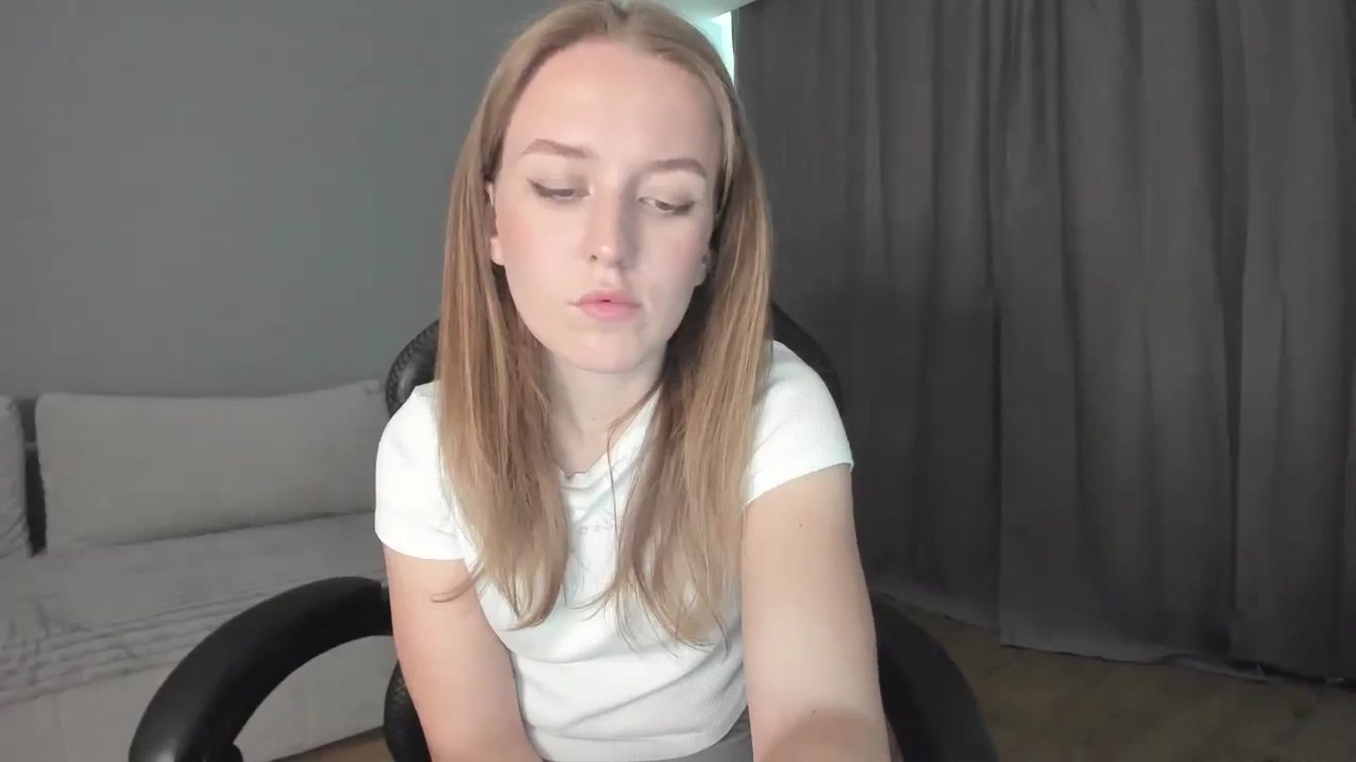 Gallery image thumbnail from AnnyFourse's myfreecams stream on, 01/04/2025, 11:20 image 7 of 20