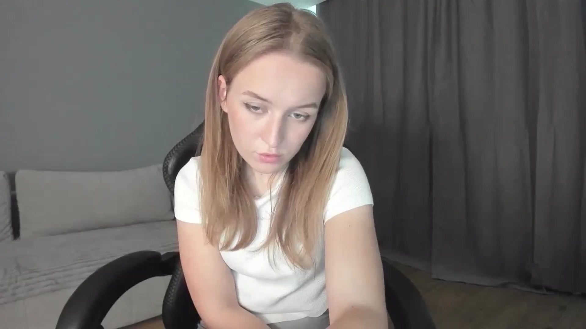 Gallery image thumbnail from AnnyFourse's myfreecams stream on, 01/04/2025, 11:20 image 2 of 20