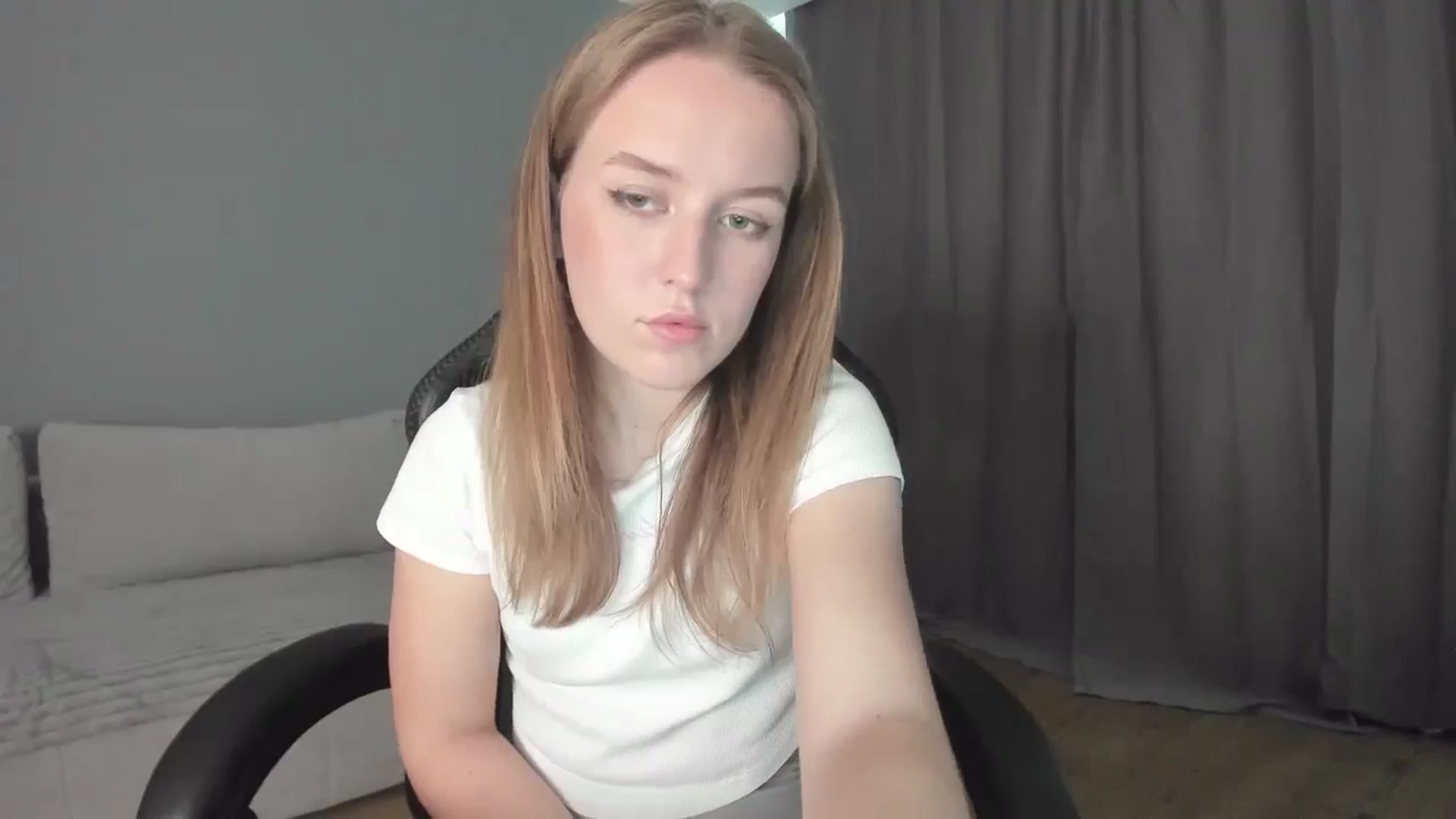 Gallery image thumbnail from AnnyFourse's myfreecams stream on, 01/04/2025, 11:20 image 6 of 20