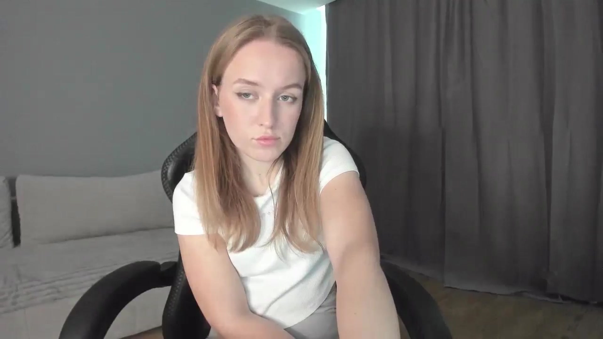 Gallery image thumbnail from AnnyFourse's myfreecams stream on, 01/04/2025, 11:20 image 3 of 20