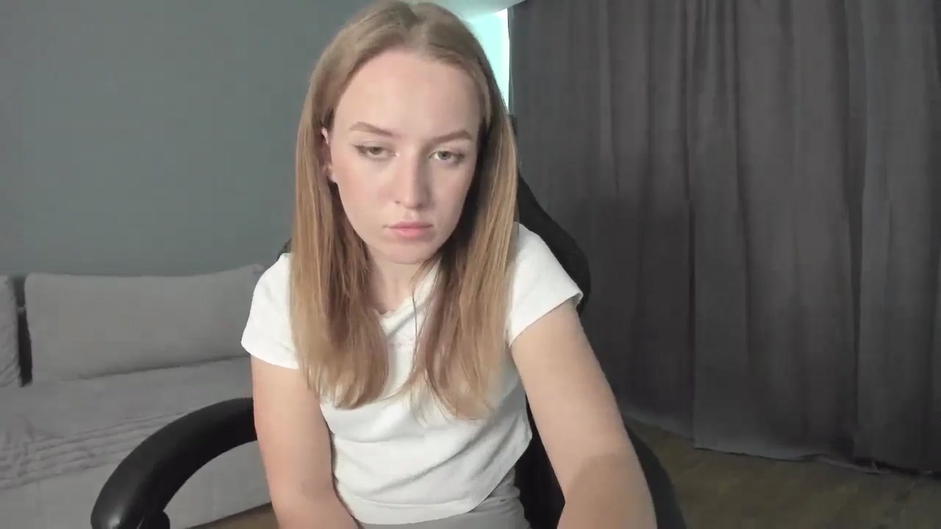 Gallery image thumbnail from AnnyFourse's myfreecams stream on, 01/04/2025, 11:20 image 4 of 20