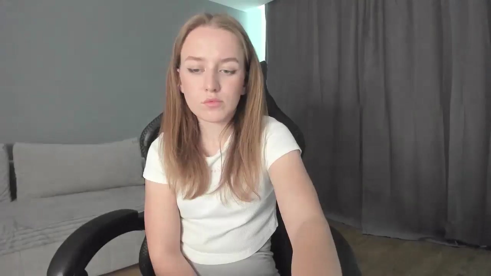 Gallery image thumbnail from AnnyFourse's myfreecams stream on, 01/04/2025, 11:20 image 5 of 20
