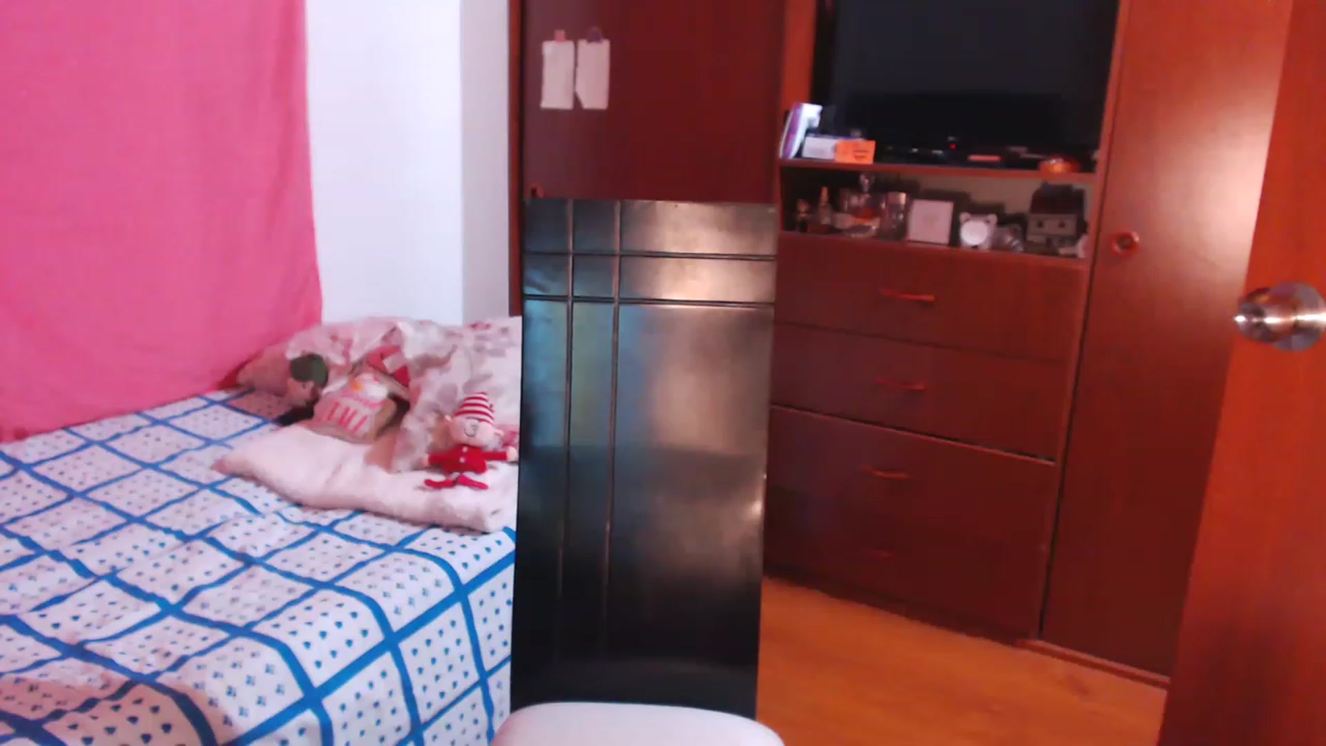 Gallery image thumbnail from Annyrosas's myfreecams stream on, 12/18/2022, 10:48 image 10 of 20