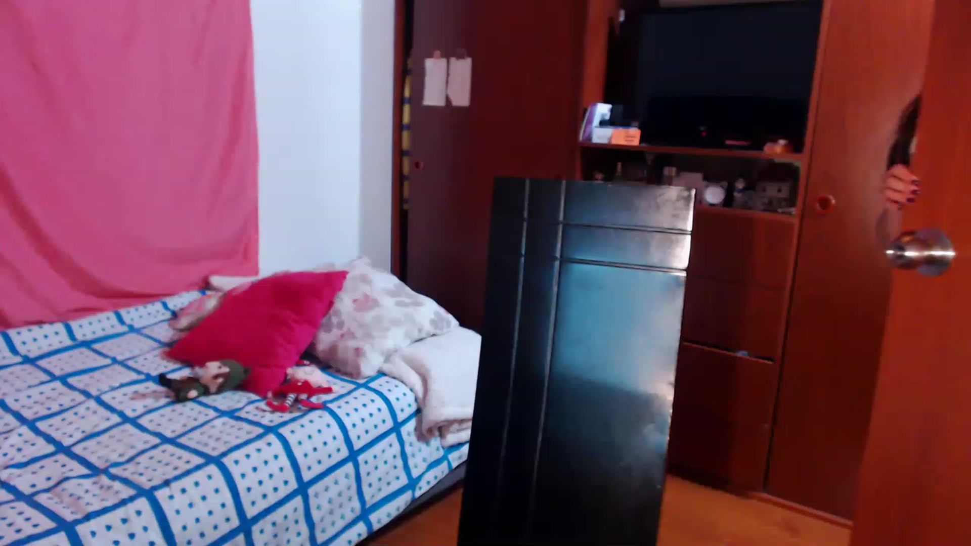 Gallery image thumbnail from Annyrosas's myfreecams stream on, 12/25/2022, 10:43 image 10 of 20