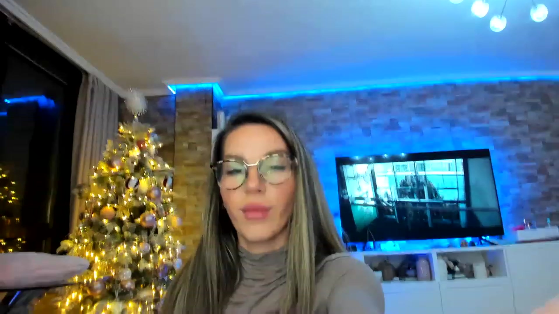 Gallery image thumbnail from AnooKiss's myfreecams stream on, 12/08/2022, 23:34 image 2 of 20