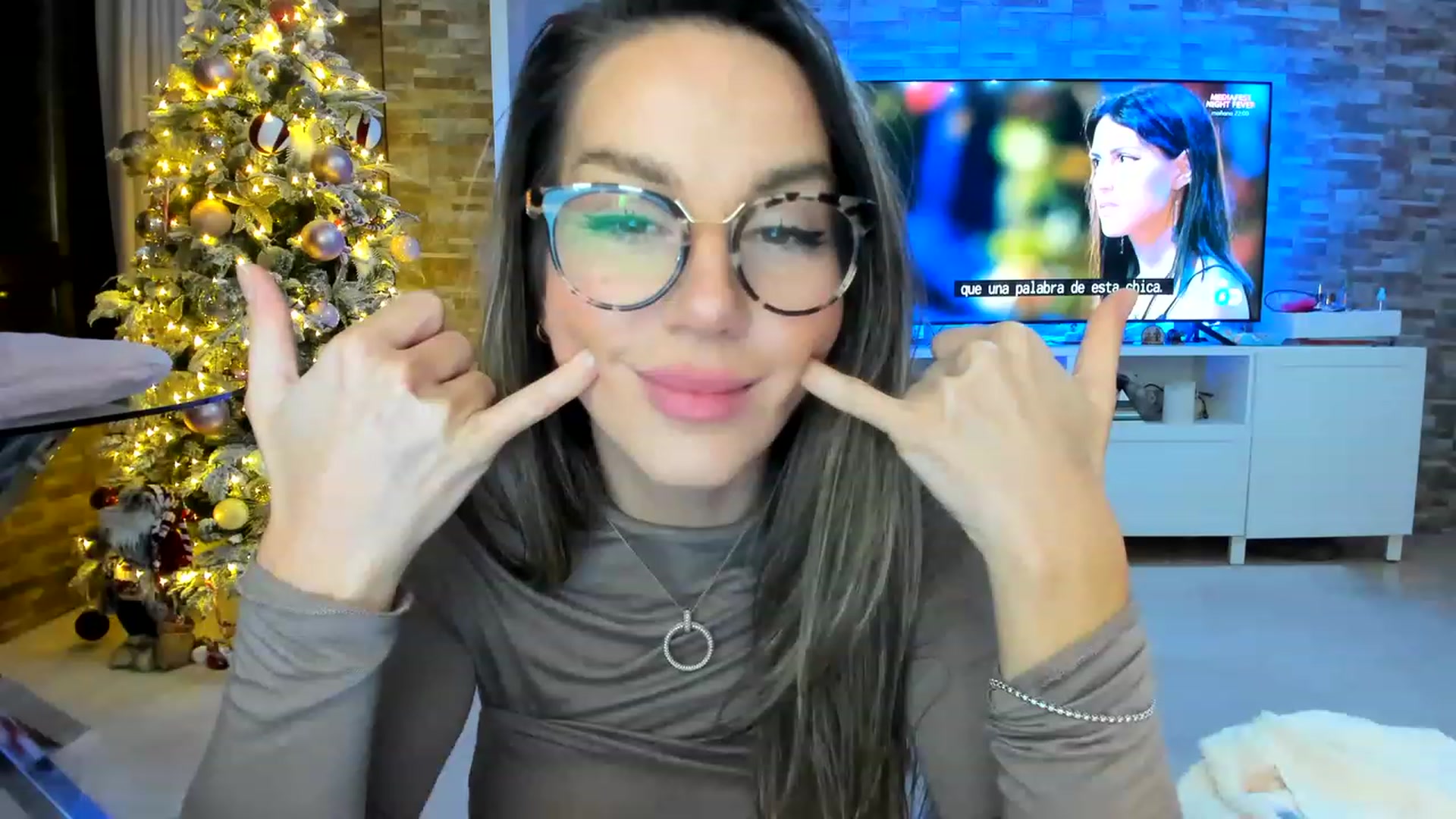 Gallery image thumbnail from AnooKiss's myfreecams stream on, 12/08/2022, 23:34 image 11 of 20