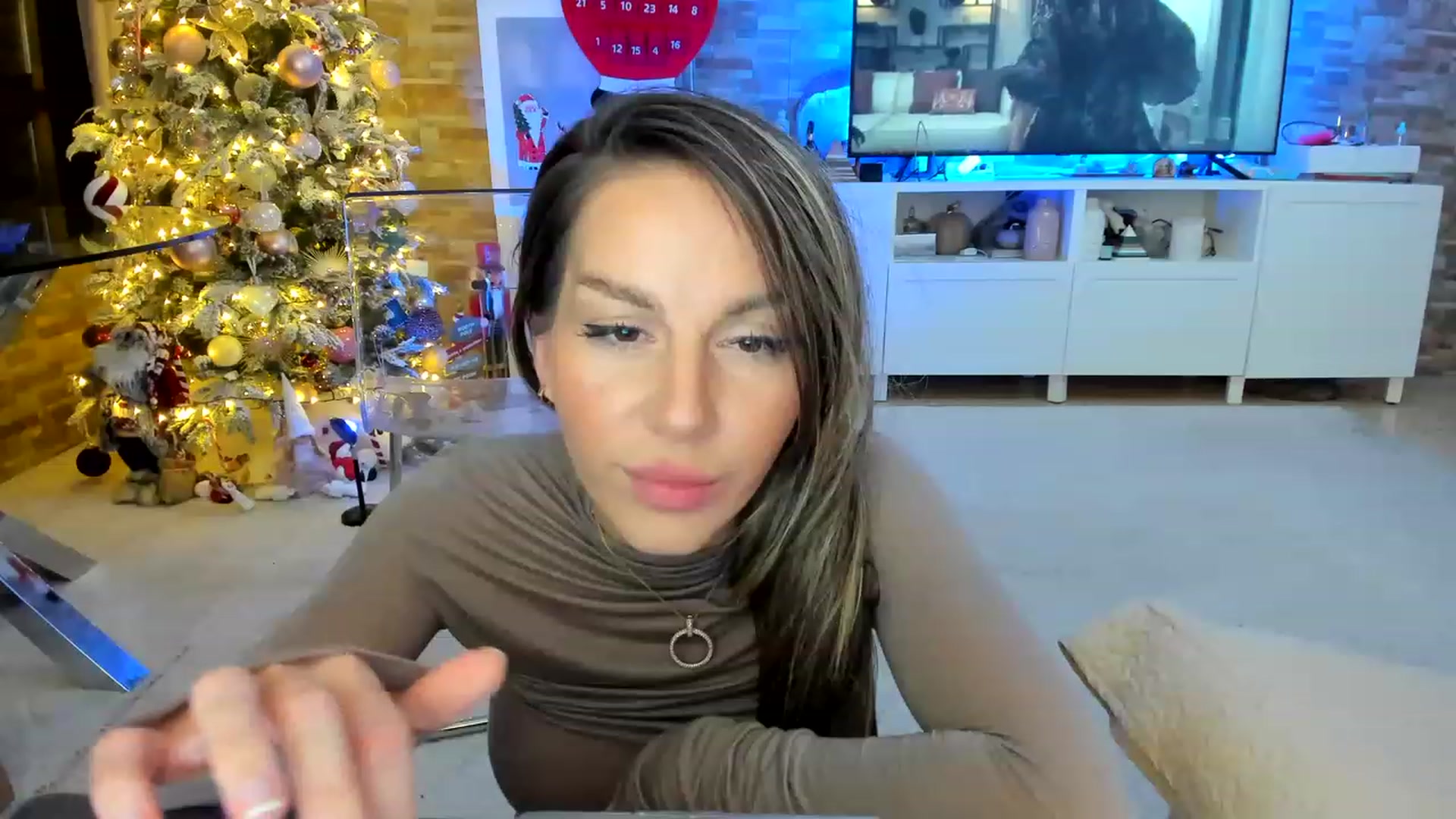 Gallery image thumbnail from AnooKiss's myfreecams stream on, 12/09/2022, 24:37 image 14 of 20