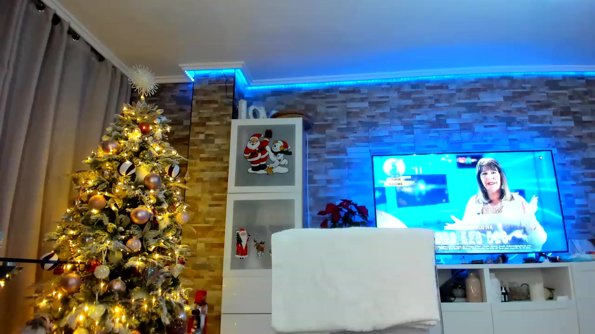 Gallery image thumbnail from AnooKiss's myfreecams stream on, 12/19/2022, 02:20 image 12 of 20