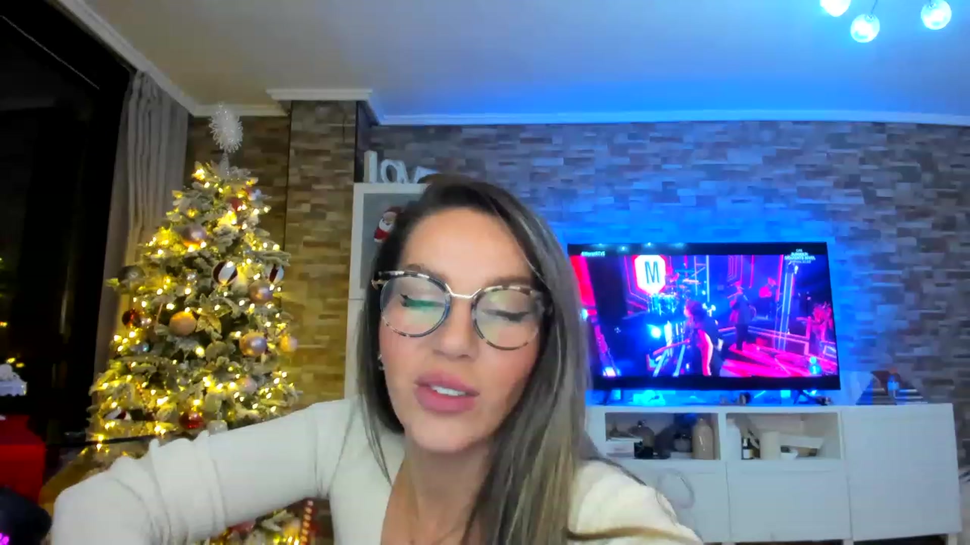 Gallery image thumbnail from AnooKiss's myfreecams stream on, 12/24/2022, 22:46 image 7 of 20