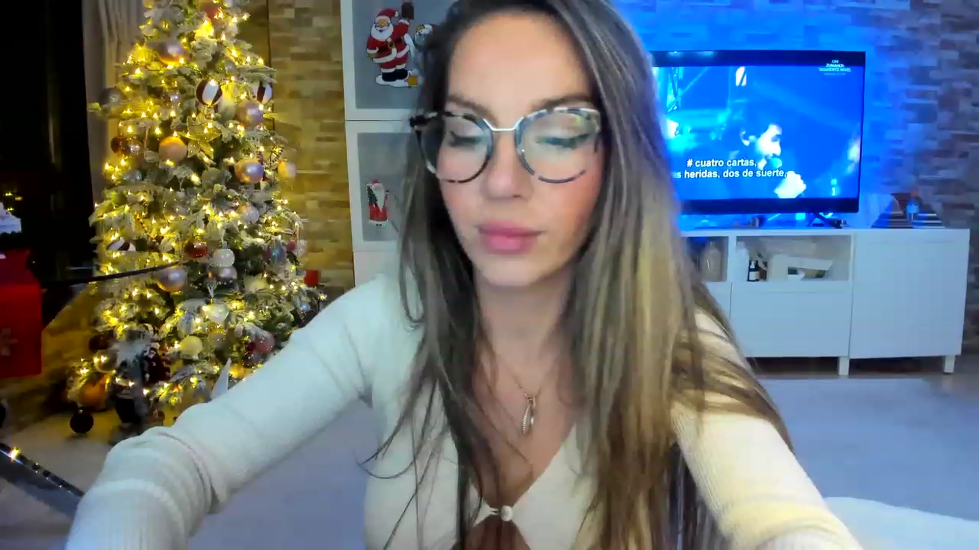 Gallery image thumbnail from AnooKiss's myfreecams stream on, 12/25/2022, 24:34 image 3 of 20