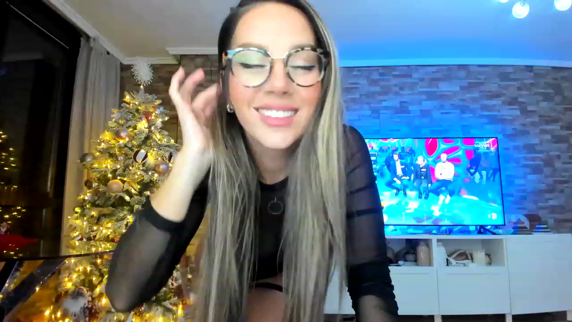 Gallery image thumbnail from AnooKiss's myfreecams stream on, 01/03/2023, 22:04 image 14 of 20