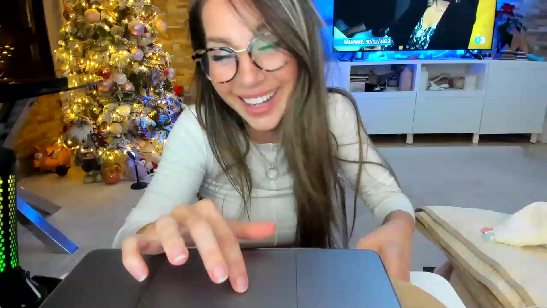Gallery image thumbnail from AnooKiss's myfreecams stream on, 01/08/2023, 24:51 image 13 of 20