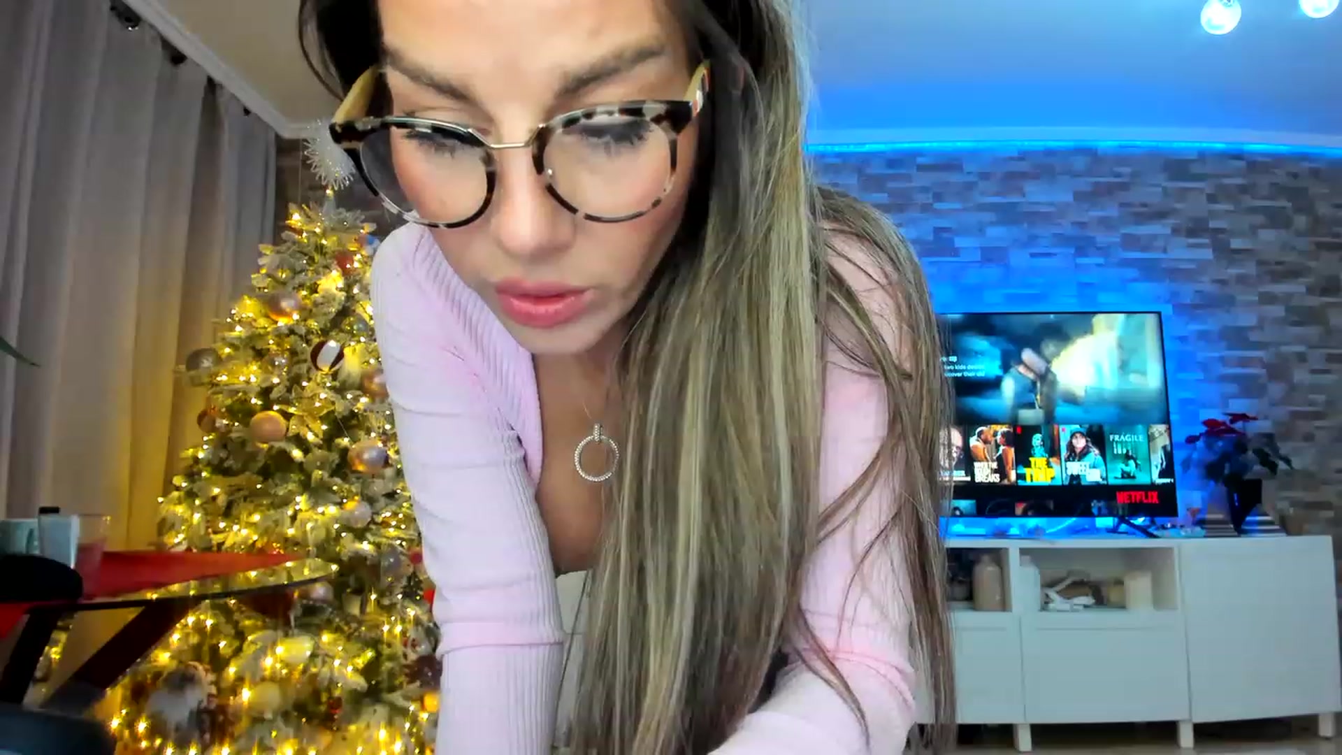 Gallery image thumbnail from AnooKiss's myfreecams stream on, 01/10/2023, 24:12 image 16 of 20