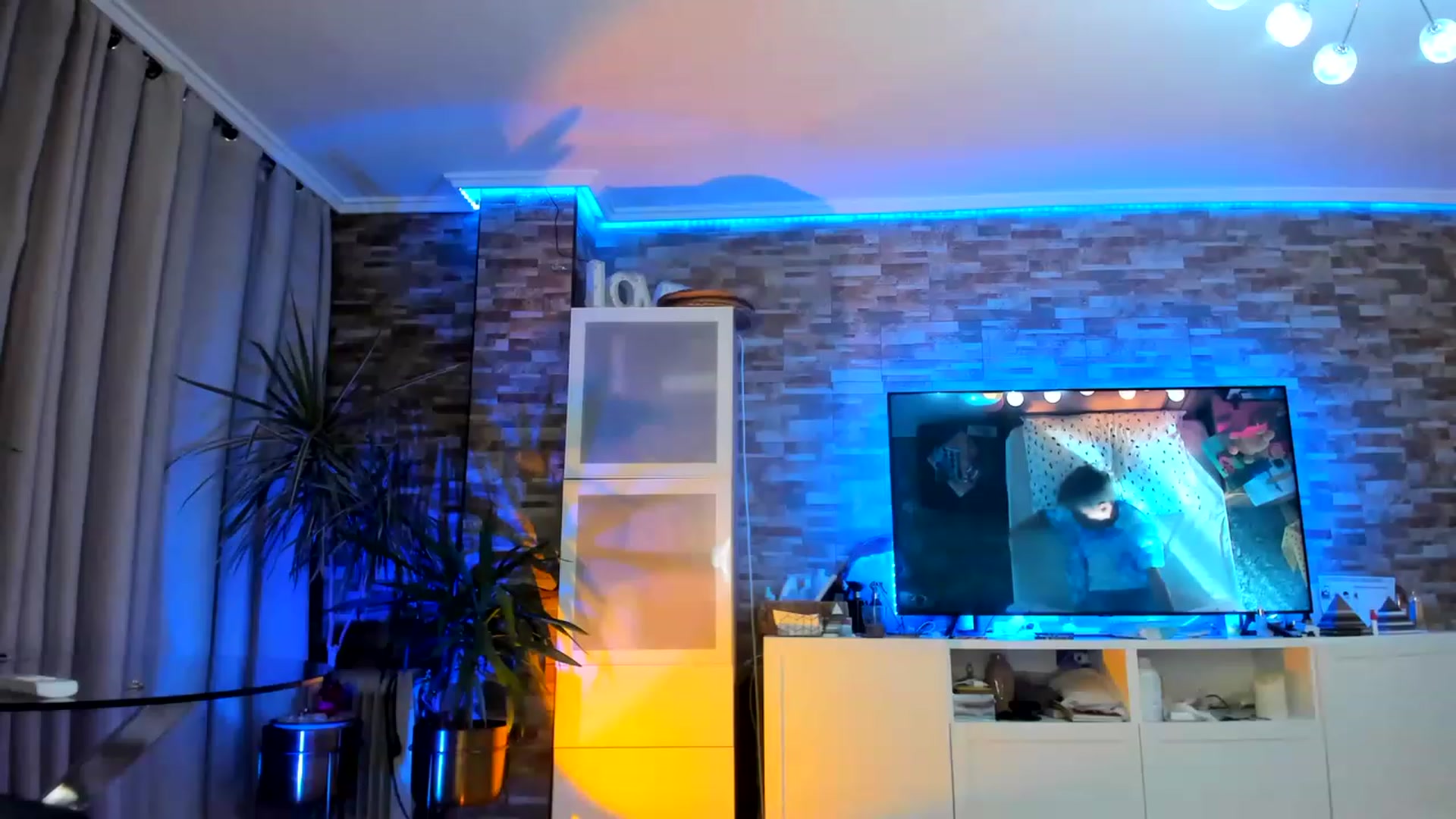 Gallery image thumbnail from AnooKiss's myfreecams stream on, 01/15/2023, 21:31 image 2 of 20