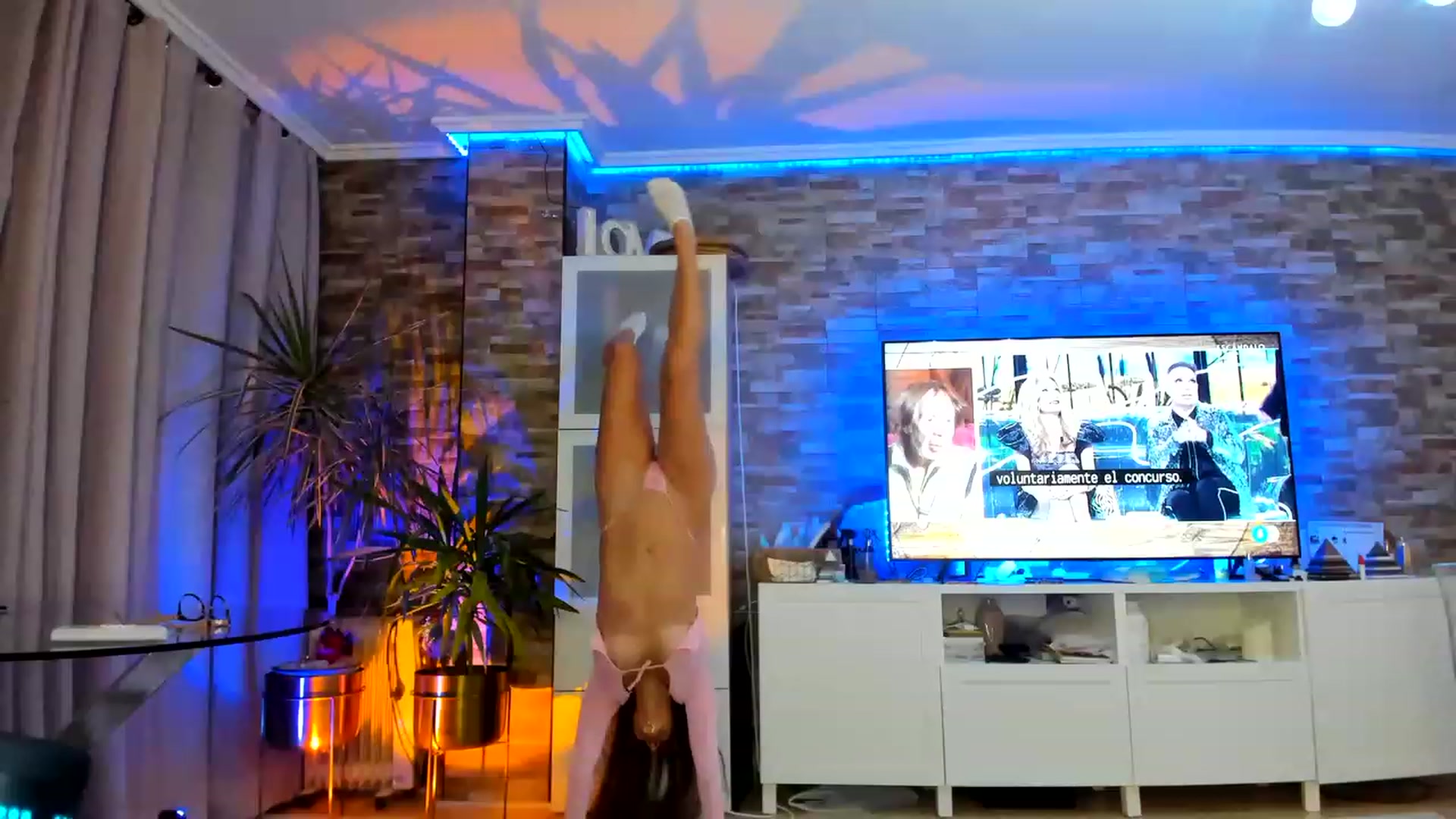 Gallery image thumbnail from AnooKiss's myfreecams stream on, 01/15/2023, 23:43 image 2 of 20