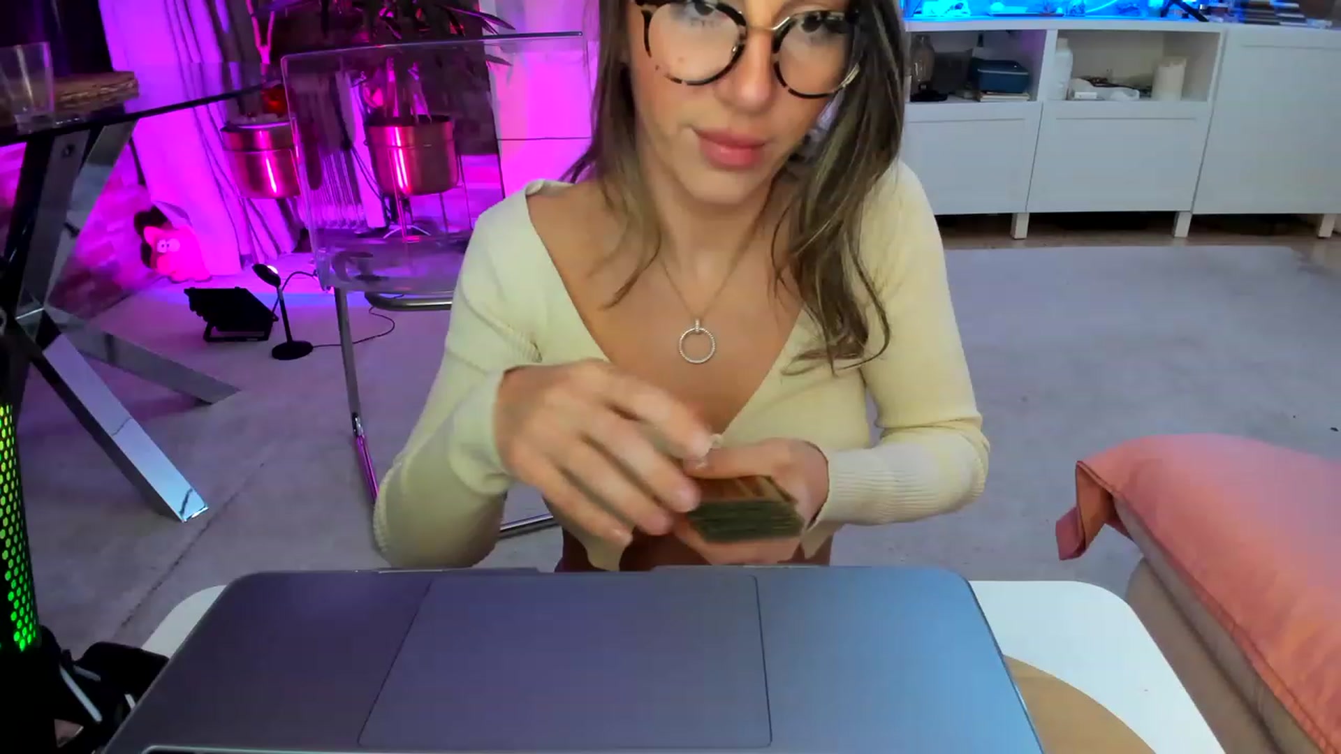 Gallery image thumbnail from AnooKiss's myfreecams stream on, 01/22/2023, 02:31 image 17 of 20