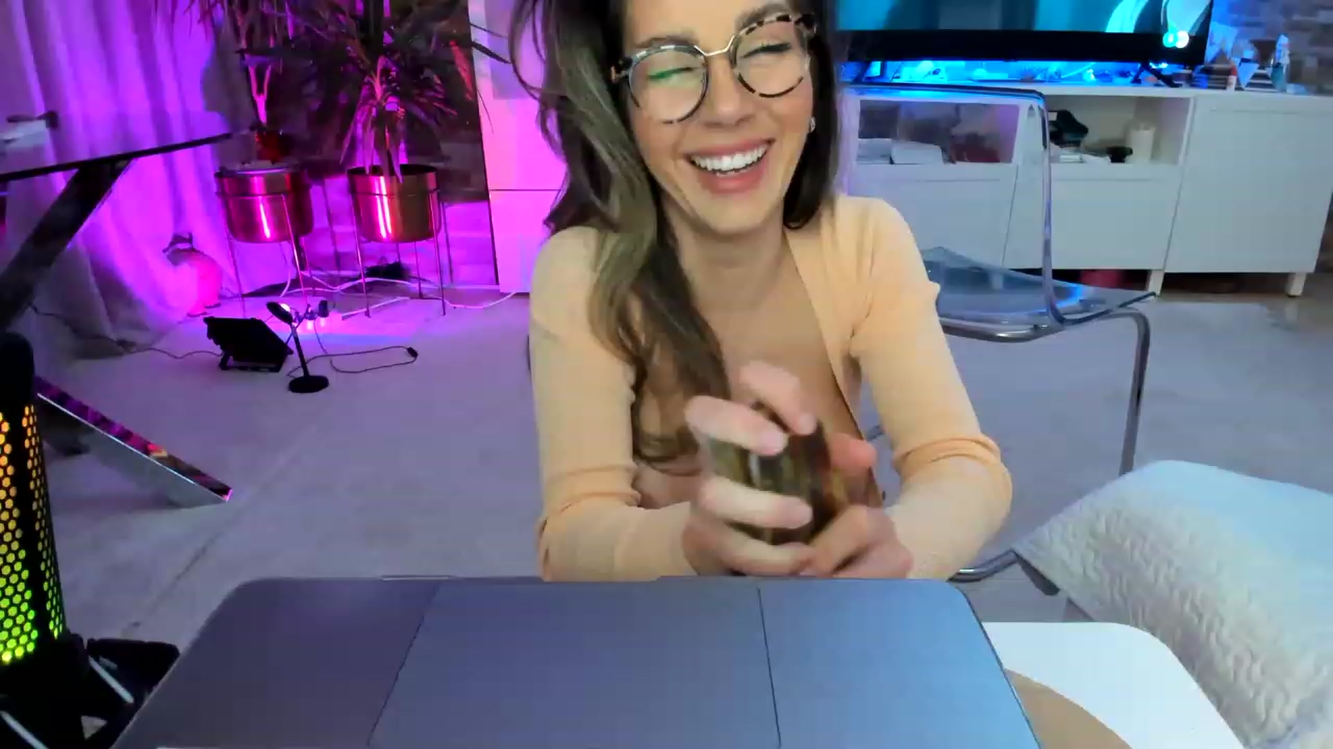 Gallery image thumbnail from AnooKiss's myfreecams stream on, 02/05/2023, 01:30 image 13 of 20