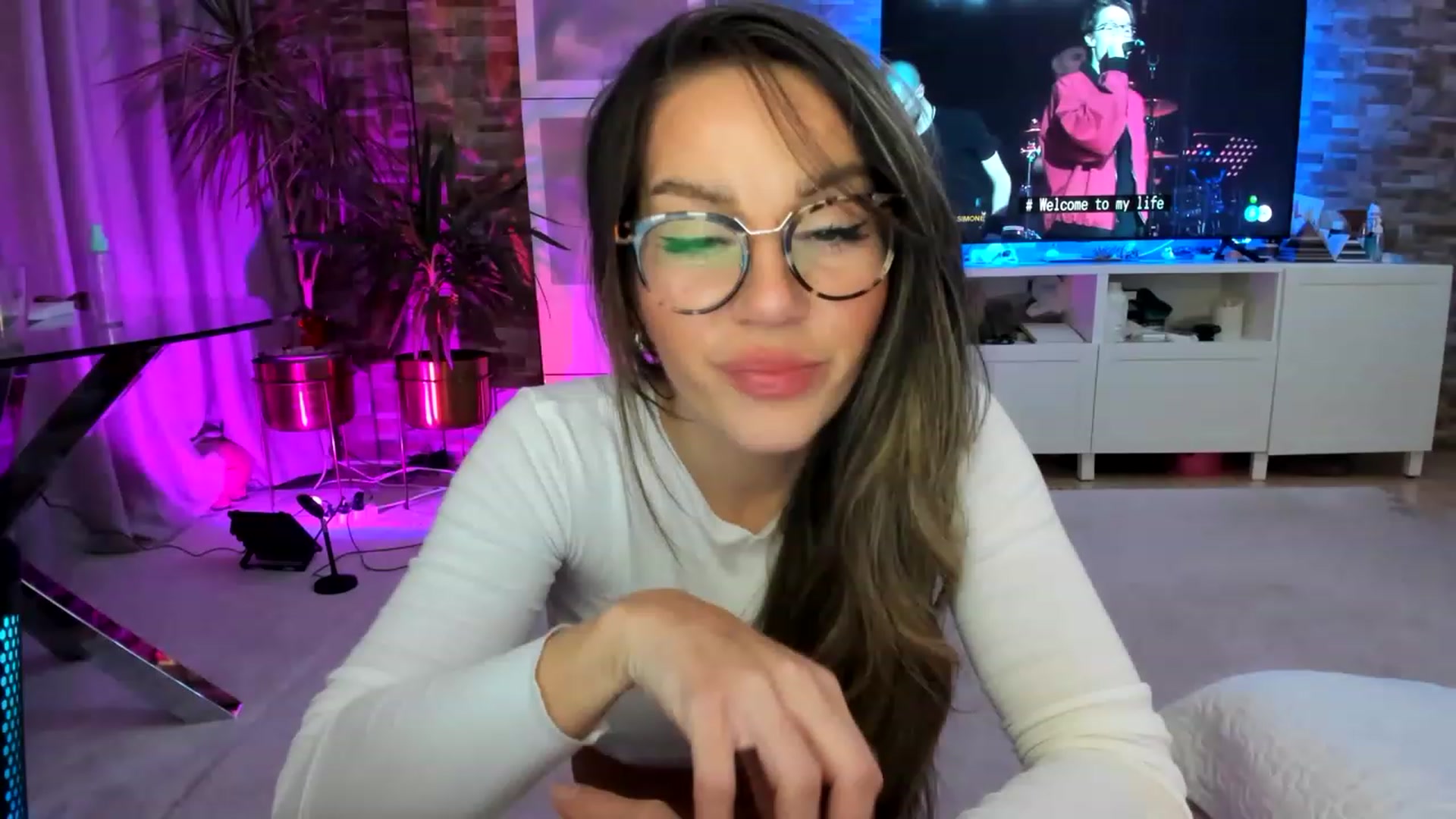 Gallery image thumbnail from AnooKiss's myfreecams stream on, 02/05/2023, 04:06 image 14 of 20