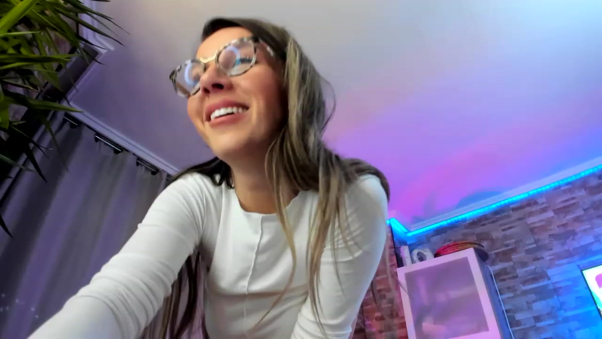 Gallery image thumbnail from AnooKiss's myfreecams stream on, 02/05/2023, 04:06 image 6 of 20