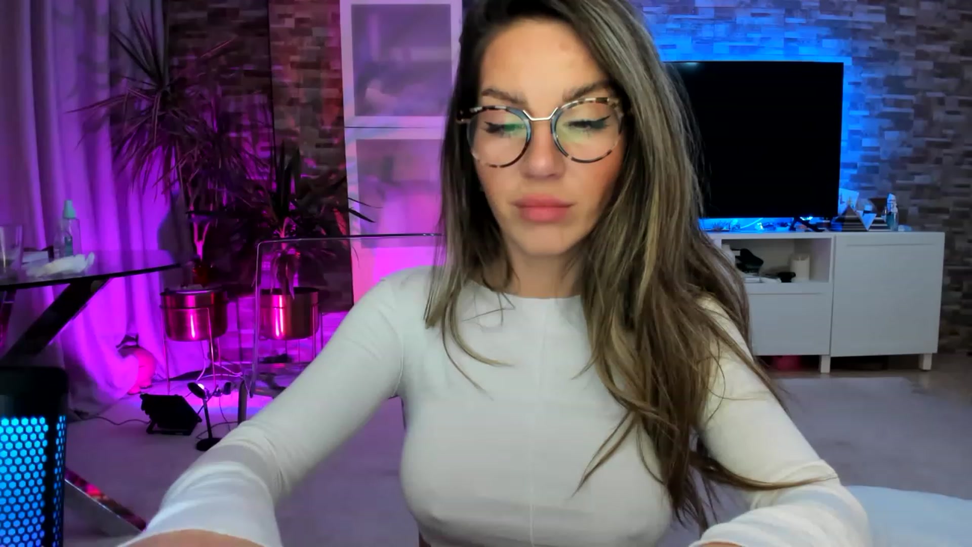 Gallery image thumbnail from AnooKiss's myfreecams stream on, 02/05/2023, 04:20 image 12 of 20