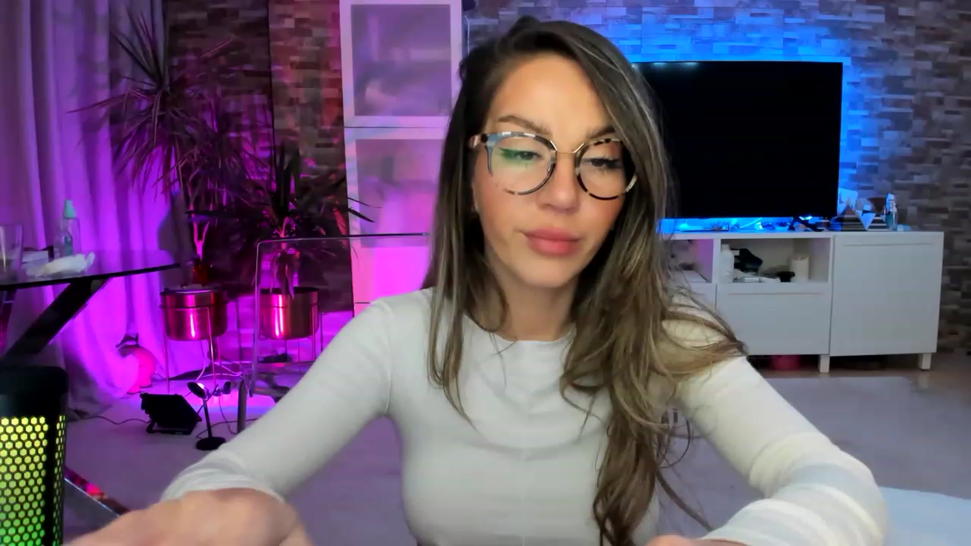 Gallery image thumbnail from AnooKiss's myfreecams stream on, 02/05/2023, 04:20 image 15 of 20