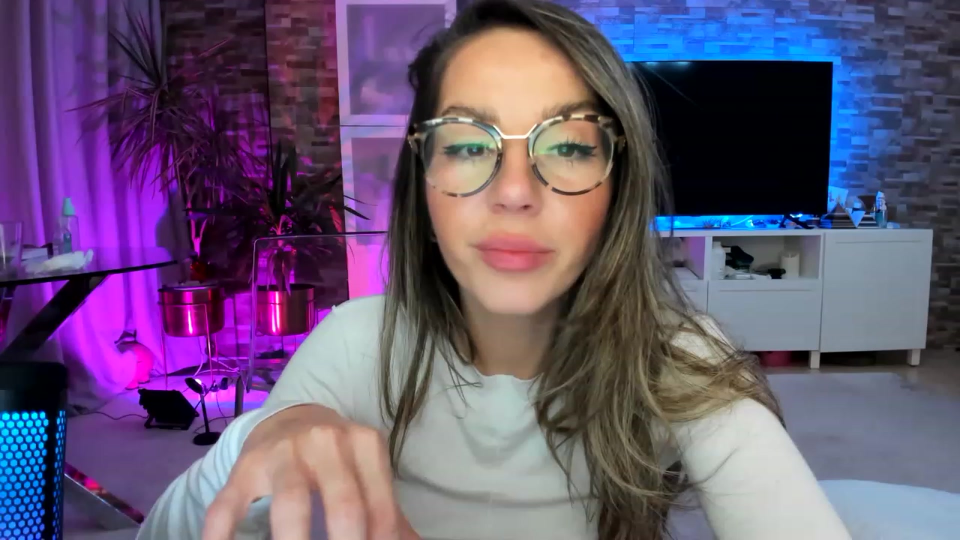 Gallery image thumbnail from AnooKiss's myfreecams stream on, 02/05/2023, 04:20 image 14 of 20