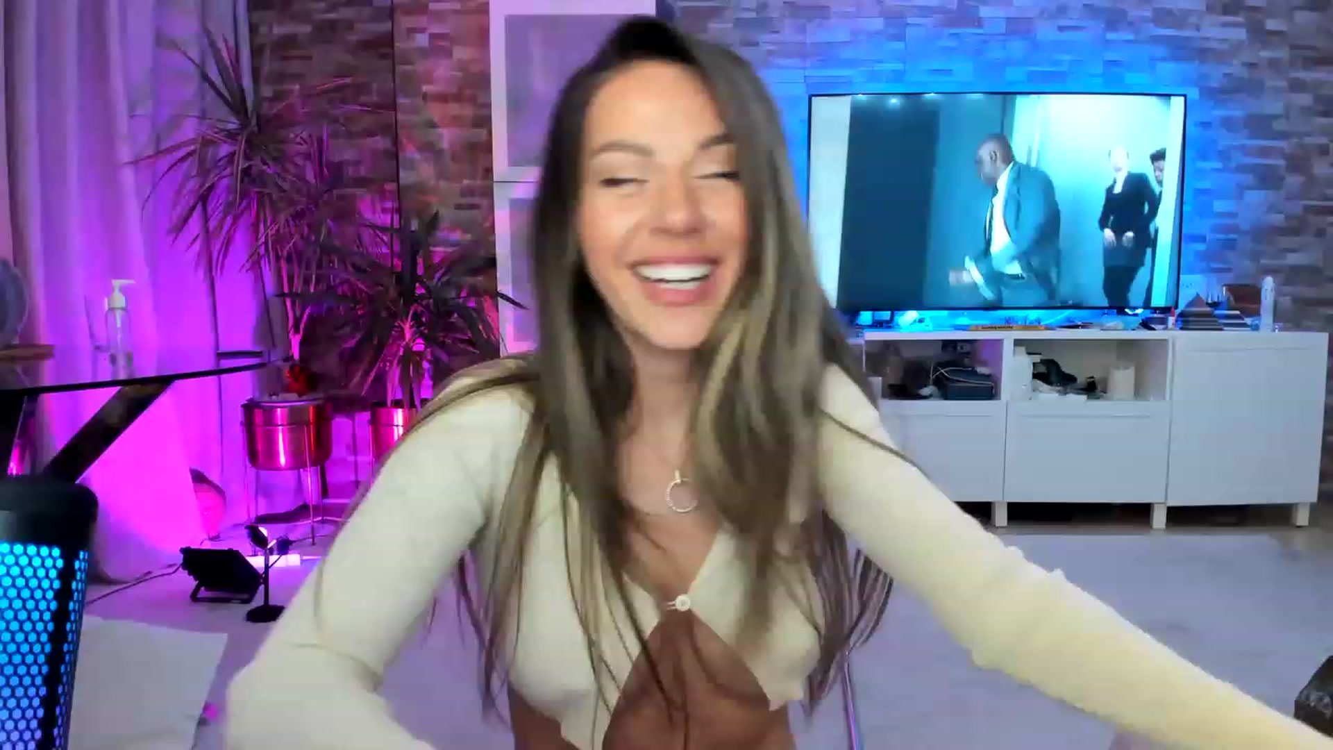 Gallery image thumbnail from AnooKiss's myfreecams stream on, 02/12/2023, 23:06 image 19 of 20