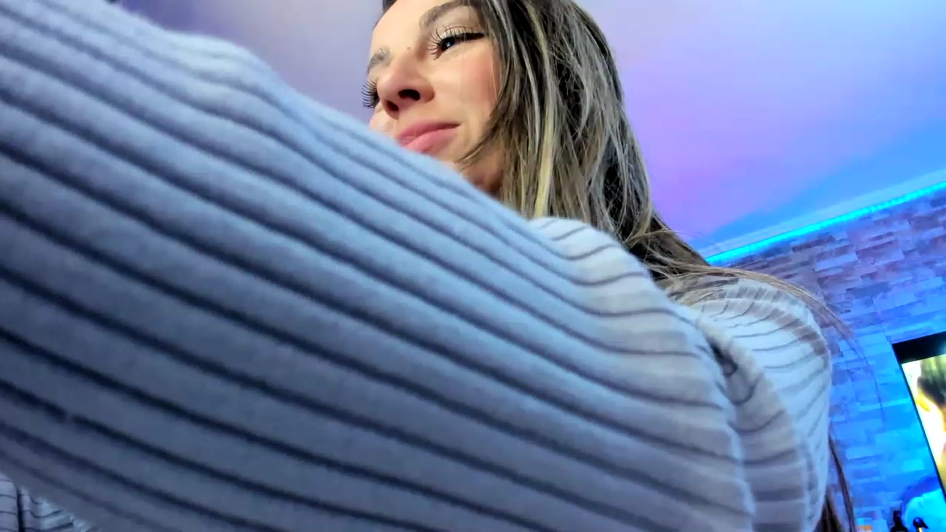 Gallery image thumbnail from AnooKiss's myfreecams stream on, 02/18/2023, 22:24 image 15 of 20