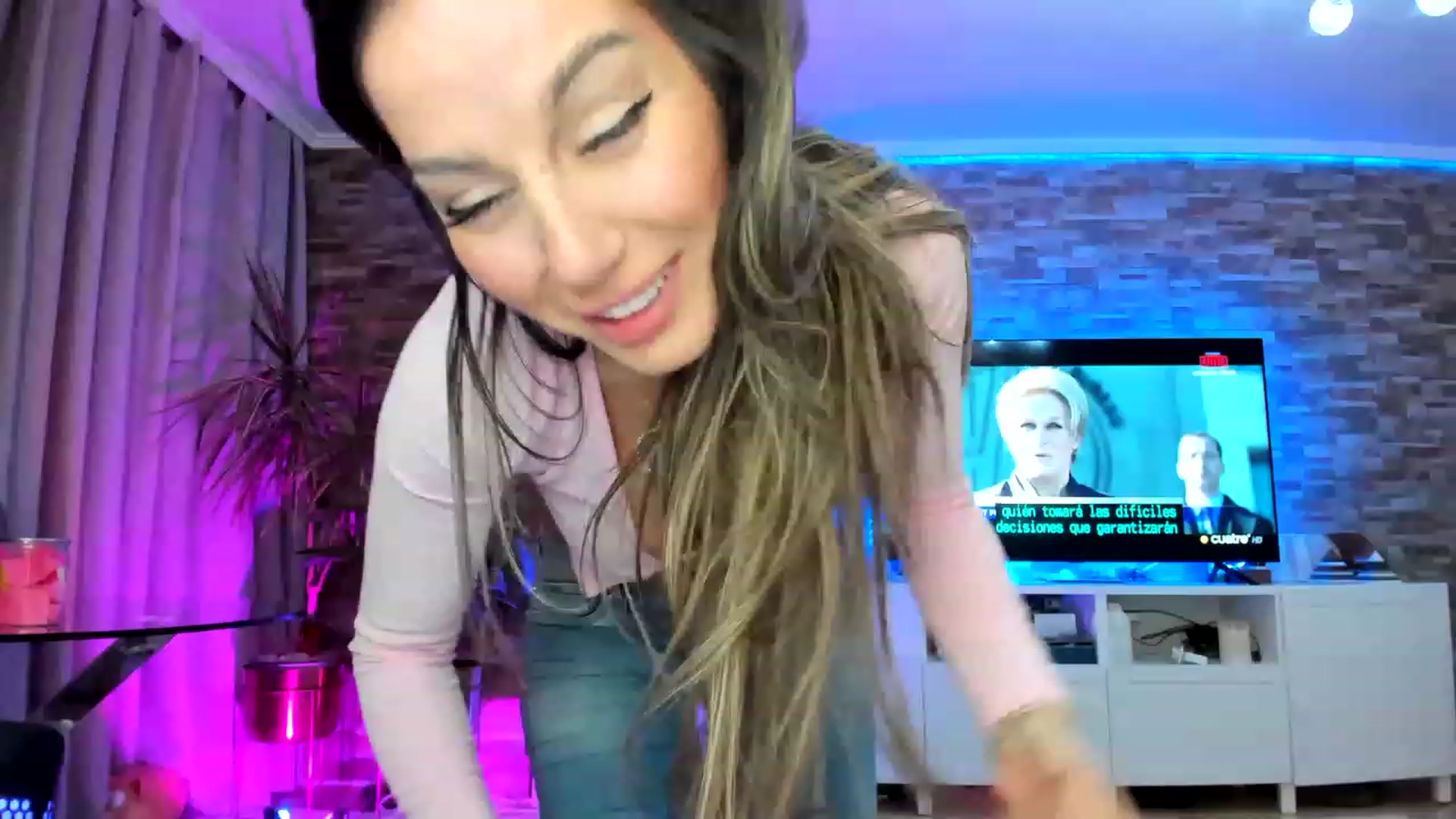 Gallery image thumbnail from AnooKiss's myfreecams stream on, 02/19/2023, 02:48 image 11 of 20