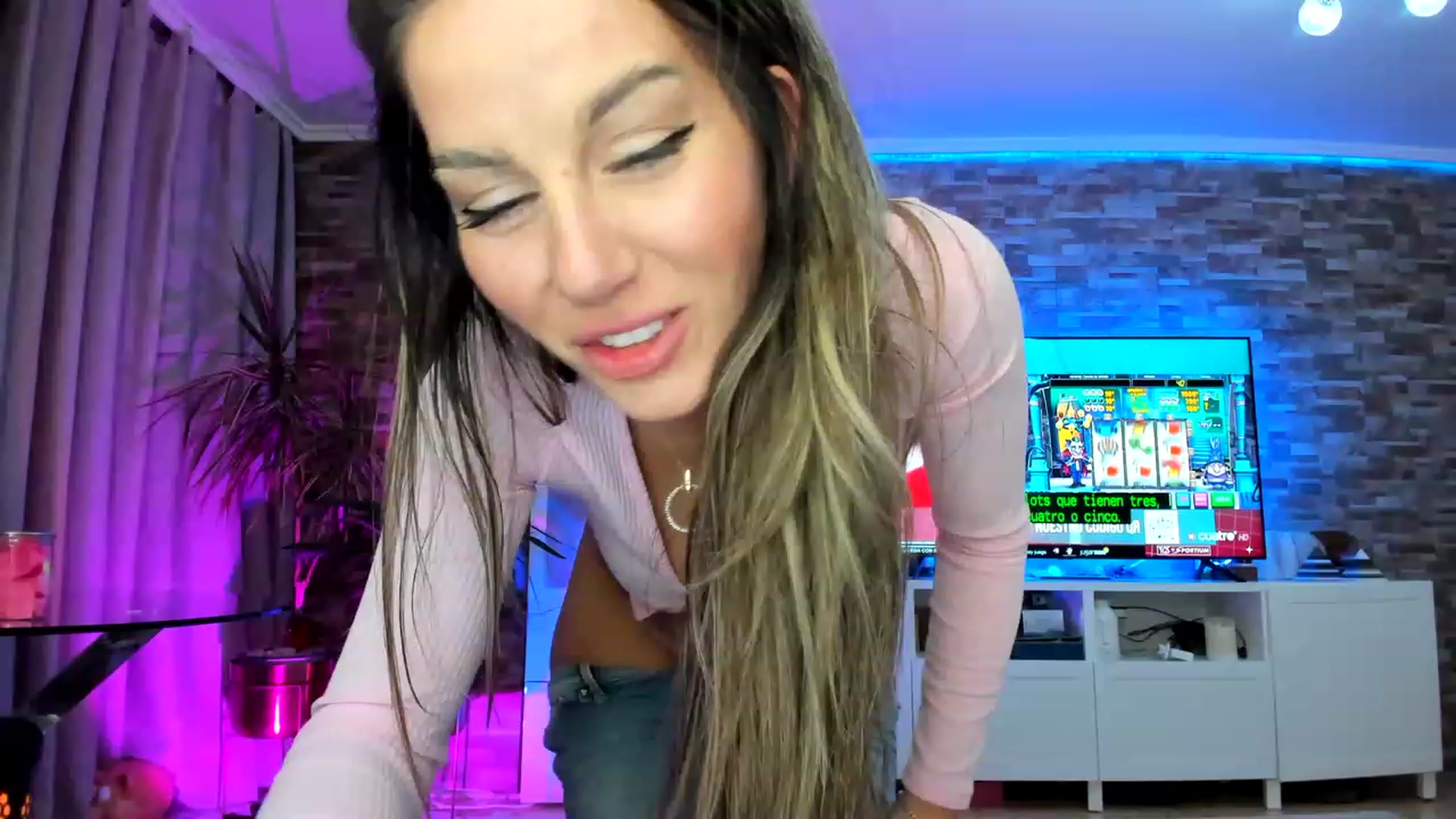 Gallery image thumbnail from AnooKiss's myfreecams stream on, 02/19/2023, 02:48 image 14 of 20
