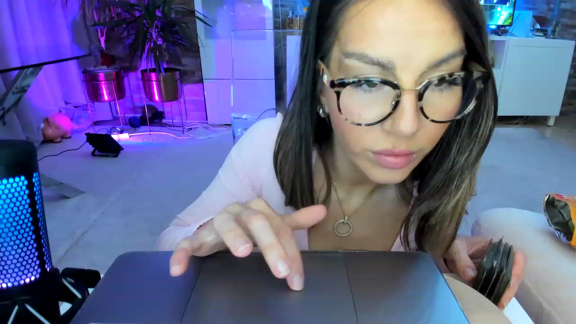 Gallery image thumbnail from AnooKiss's myfreecams stream on, 03/03/2023, 24:06 image 4 of 20