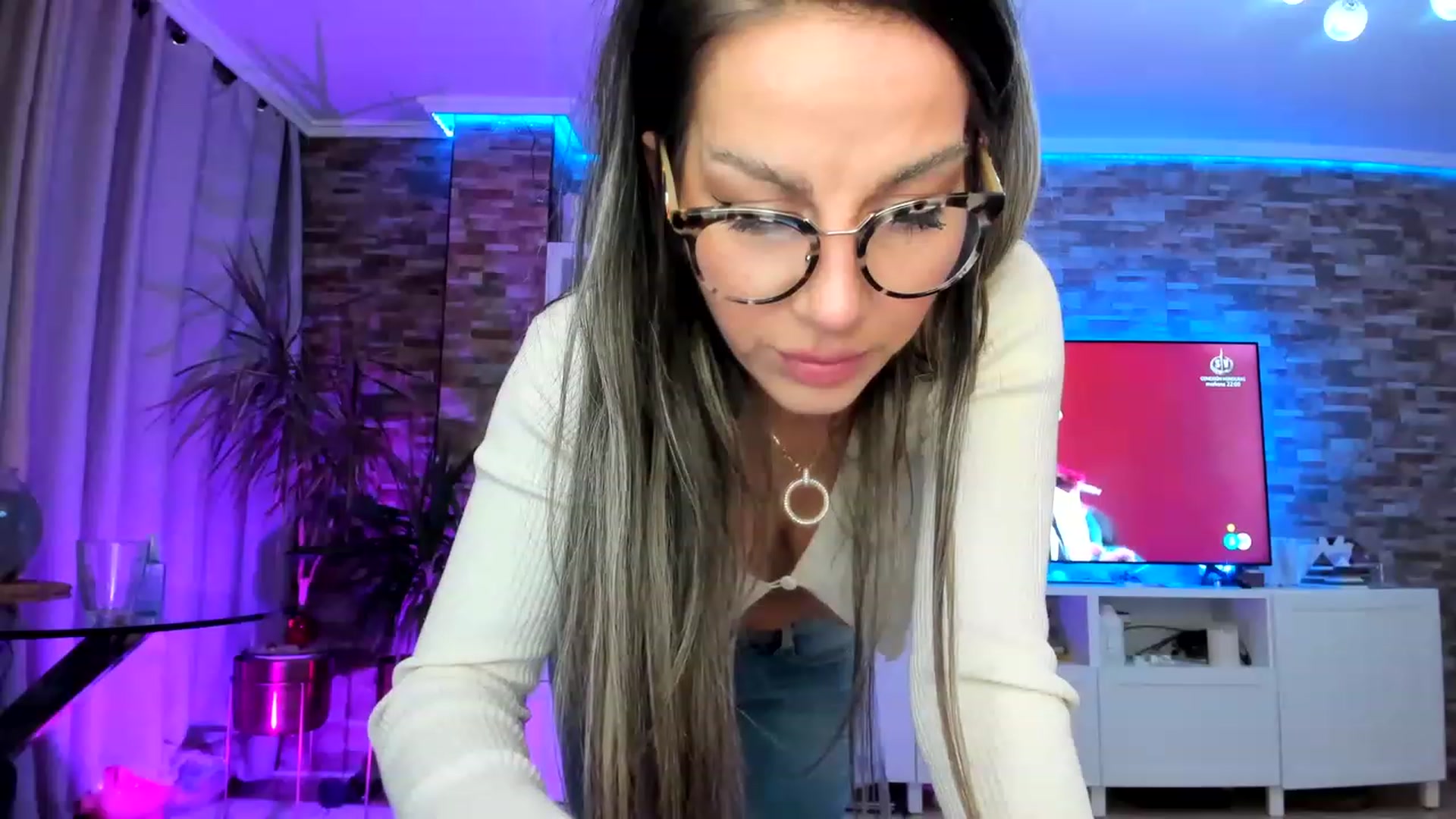 Gallery image thumbnail from AnooKiss's myfreecams stream on, 03/05/2023, 24:00 image 12 of 20