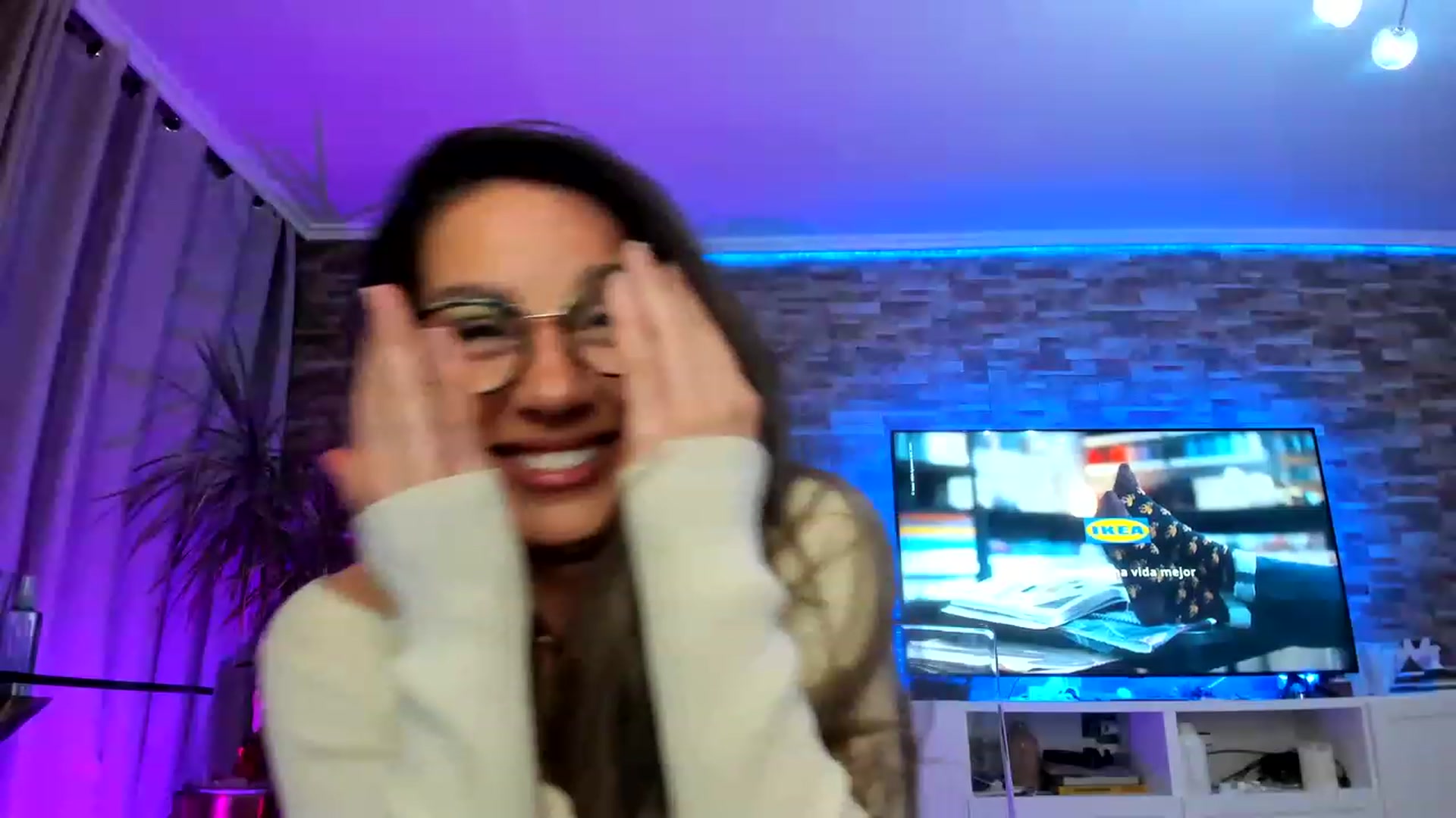Gallery image thumbnail from AnooKiss's myfreecams stream on, 03/05/2023, 24:00 image 5 of 20
