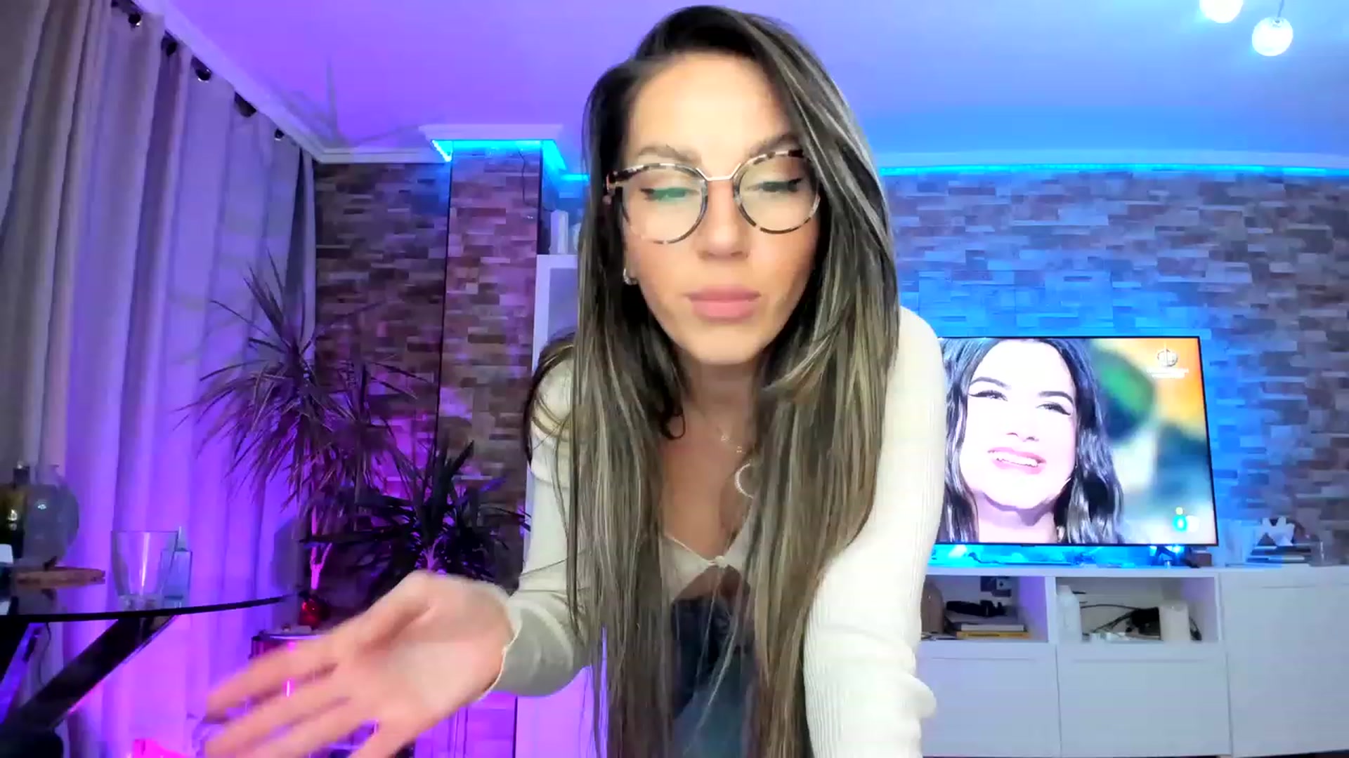 Gallery image thumbnail from AnooKiss's myfreecams stream on, 03/05/2023, 24:00 image 10 of 20