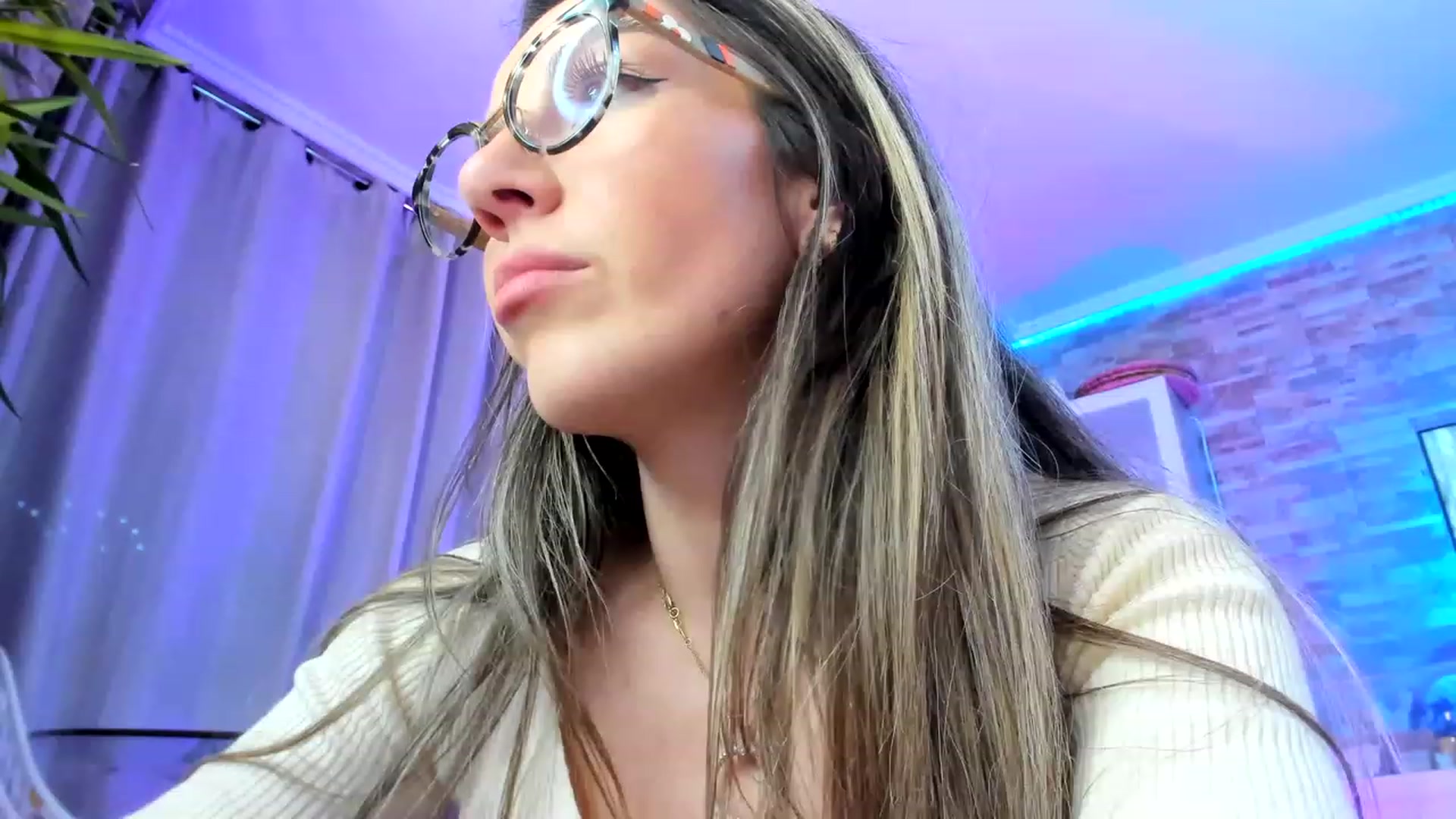 Gallery image thumbnail from AnooKiss's myfreecams stream on, 03/11/2023, 01:44 image 15 of 20
