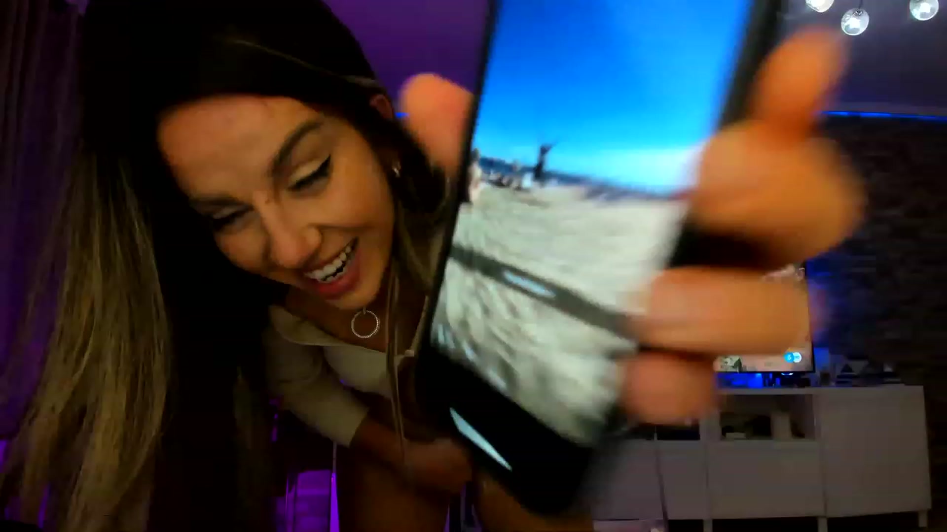 Gallery image thumbnail from AnooKiss's myfreecams stream on, 03/13/2023, 24:03 image 1 of 20