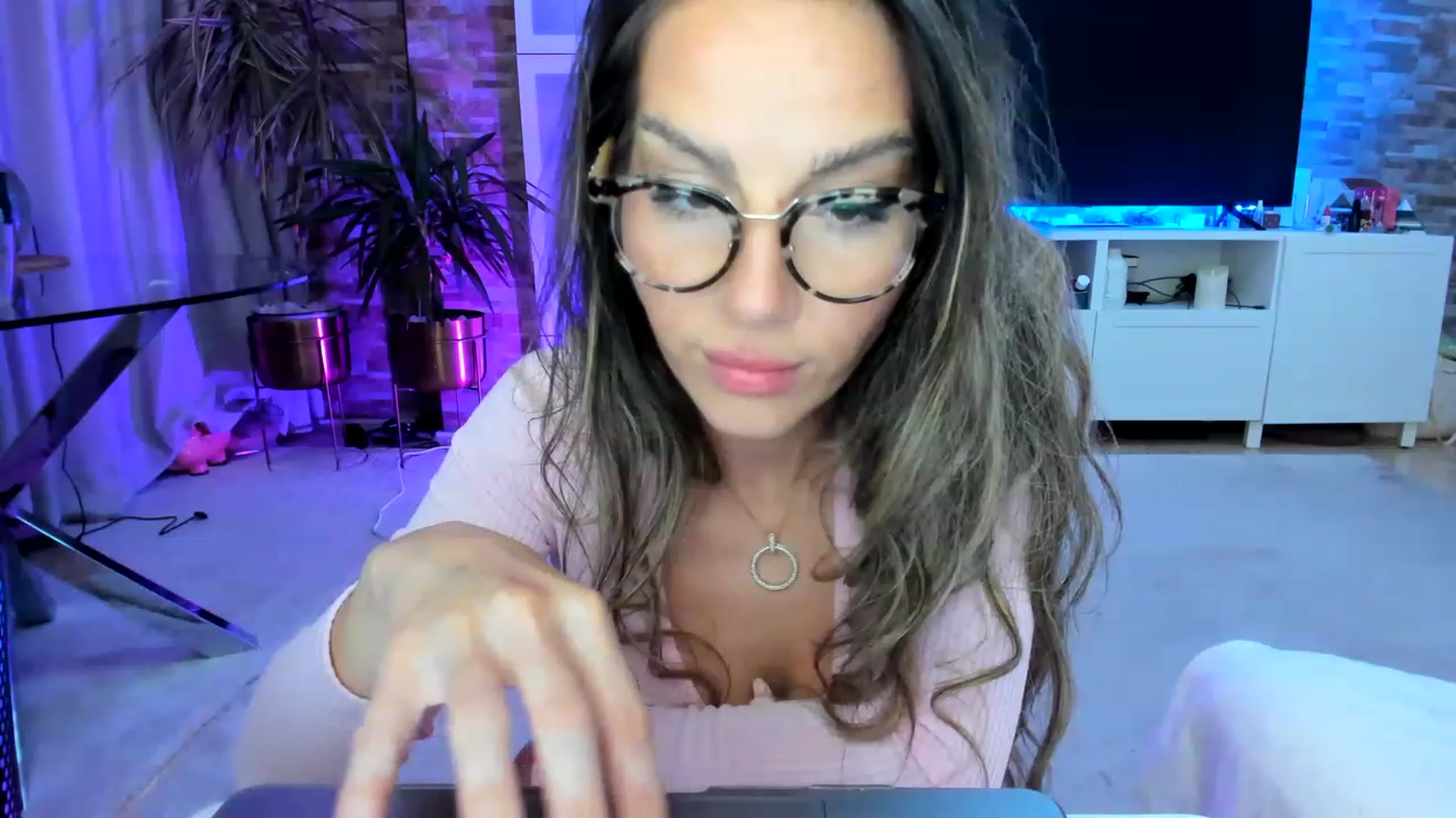 Gallery image thumbnail from AnooKiss's myfreecams stream on, 03/15/2023, 24:02 image 19 of 20