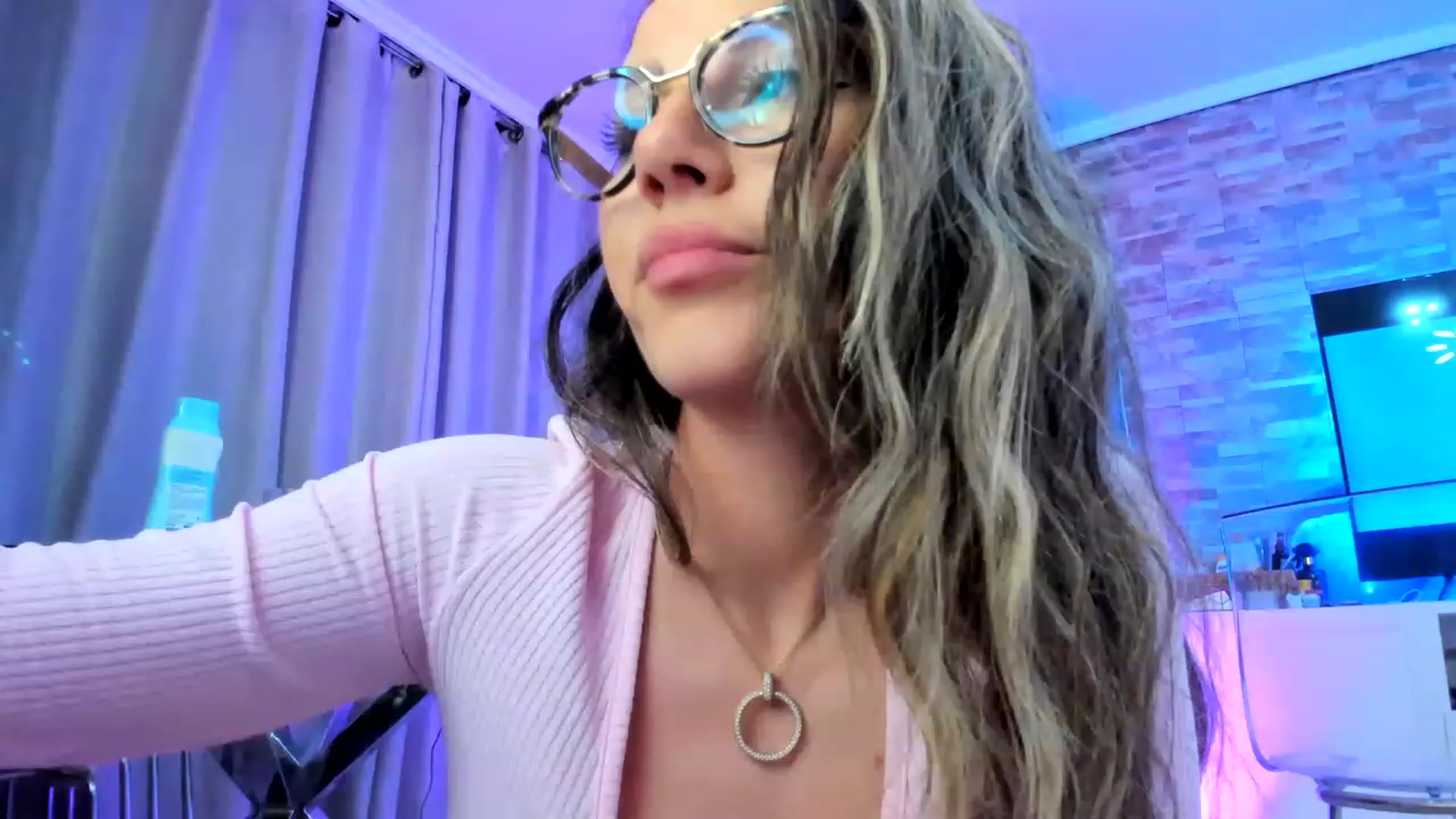 Gallery image thumbnail from AnooKiss's myfreecams stream on, 03/15/2023, 01:03 image 17 of 20