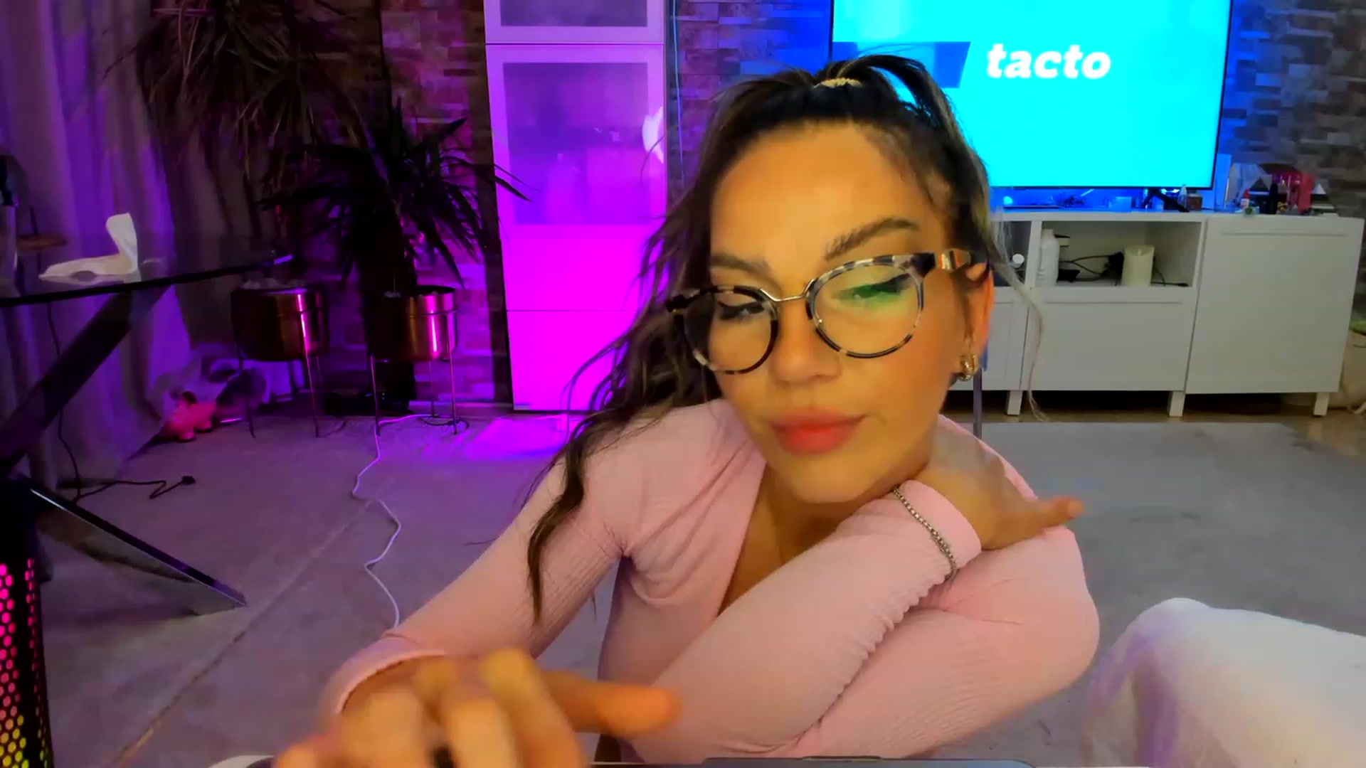 Gallery image thumbnail from AnooKiss's myfreecams stream on, 03/15/2023, 01:03 image 20 of 20