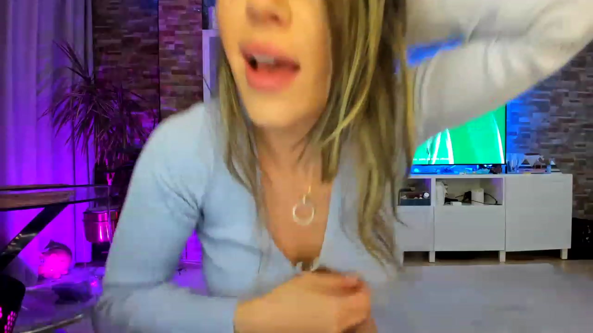 Gallery image thumbnail from AnooKiss's myfreecams stream on, 03/18/2023, 22:49 image 6 of 20