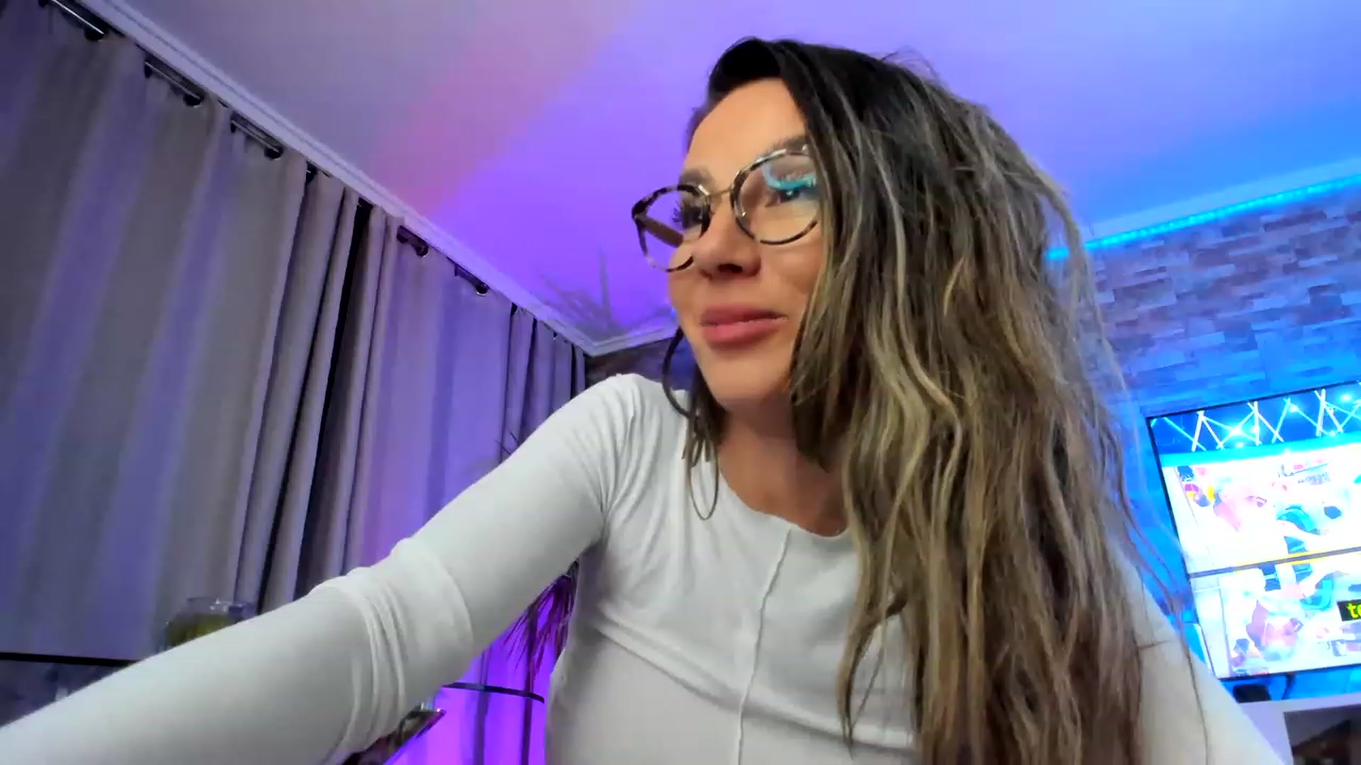 Gallery image thumbnail from AnooKiss's myfreecams stream on, 03/19/2023, 24:57 image 8 of 20