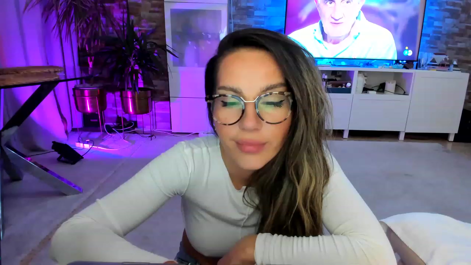 Gallery image thumbnail from AnooKiss's myfreecams stream on, 03/19/2023, 24:57 image 10 of 20