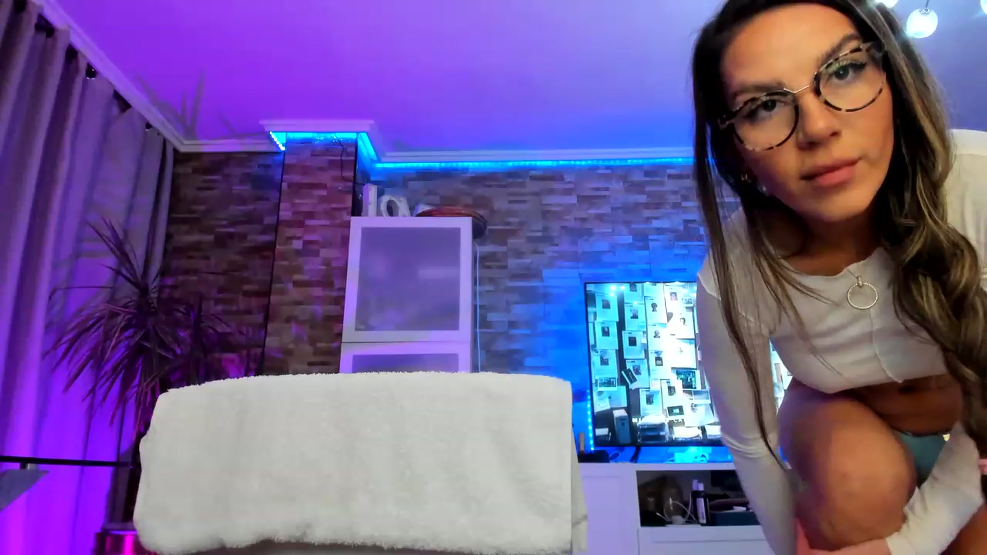 Gallery image thumbnail from AnooKiss's myfreecams stream on, 03/22/2023, 22:46 image 8 of 20