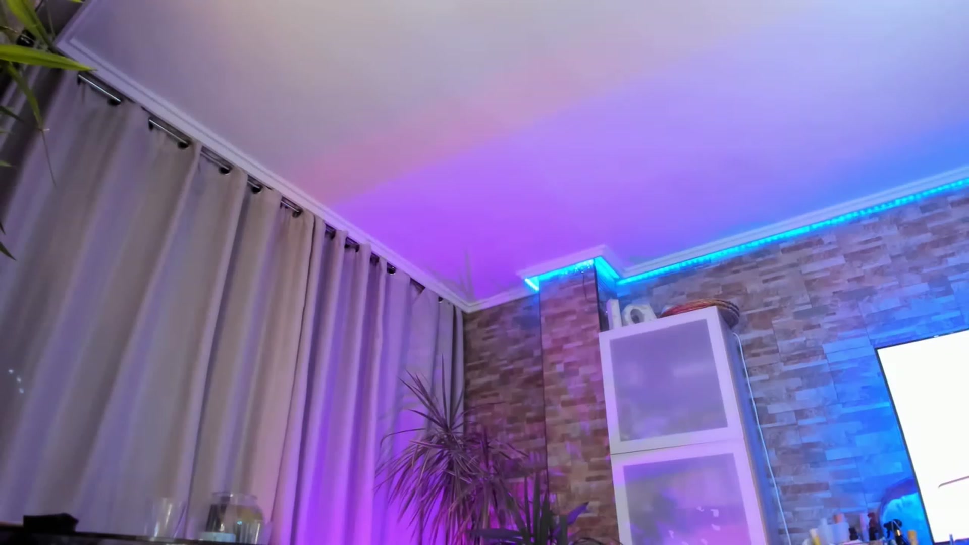 Gallery image thumbnail from AnooKiss's myfreecams stream on, 03/23/2023, 24:12 image 5 of 20