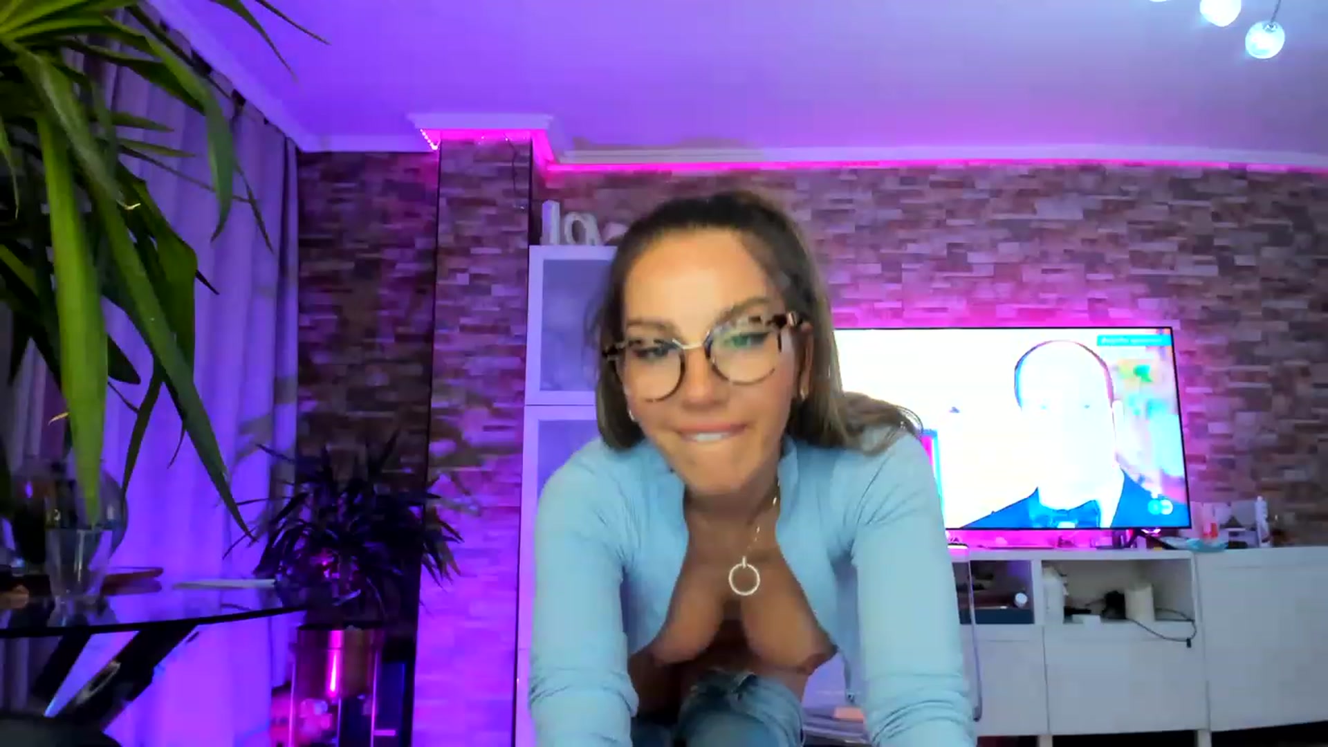 Gallery image thumbnail from AnooKiss's myfreecams stream on, 03/24/2023, 23:53 image 14 of 20