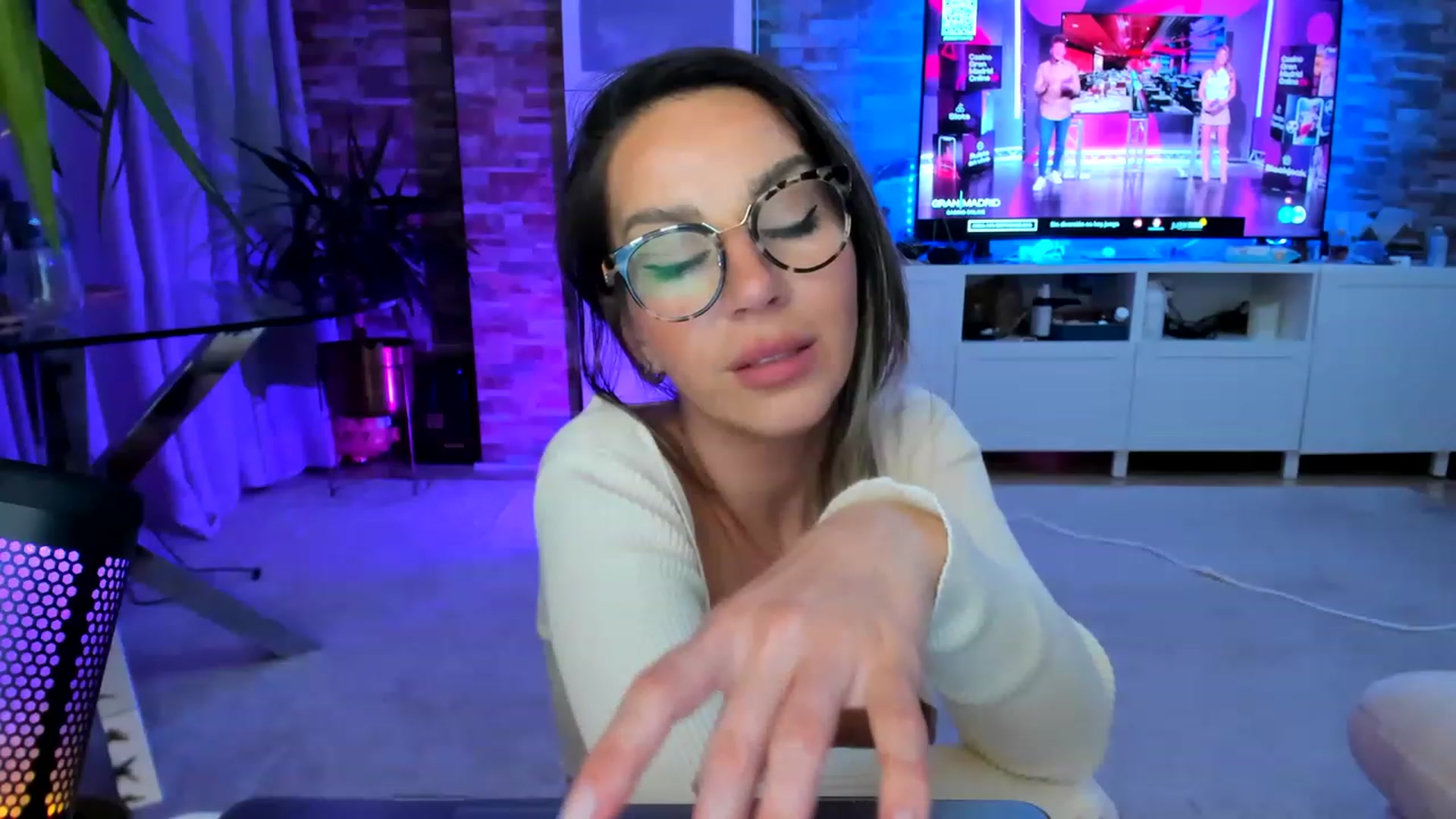 Gallery image thumbnail from AnooKiss's myfreecams stream on, 03/29/2023, 24:15 image 20 of 20