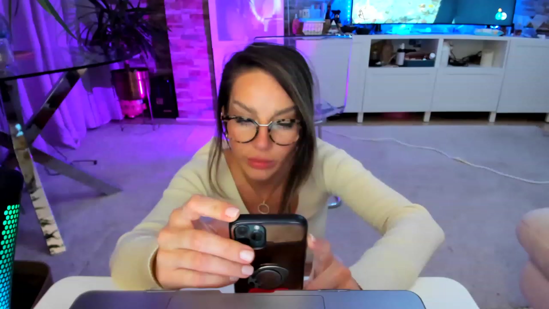 Gallery image thumbnail from AnooKiss's myfreecams stream on, 03/29/2023, 24:49 image 19 of 20