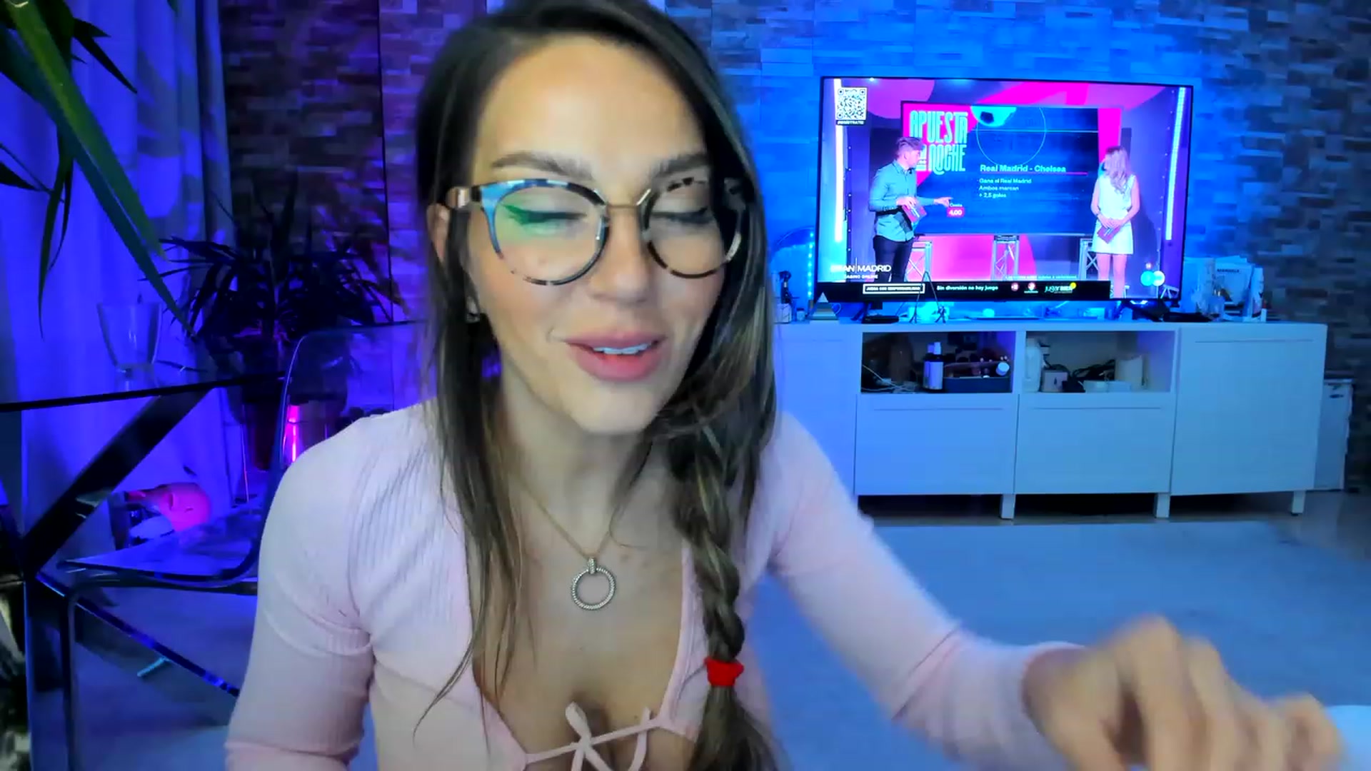 Gallery image thumbnail from AnooKiss's myfreecams stream on, 04/12/2023, 01:05 image 3 of 20