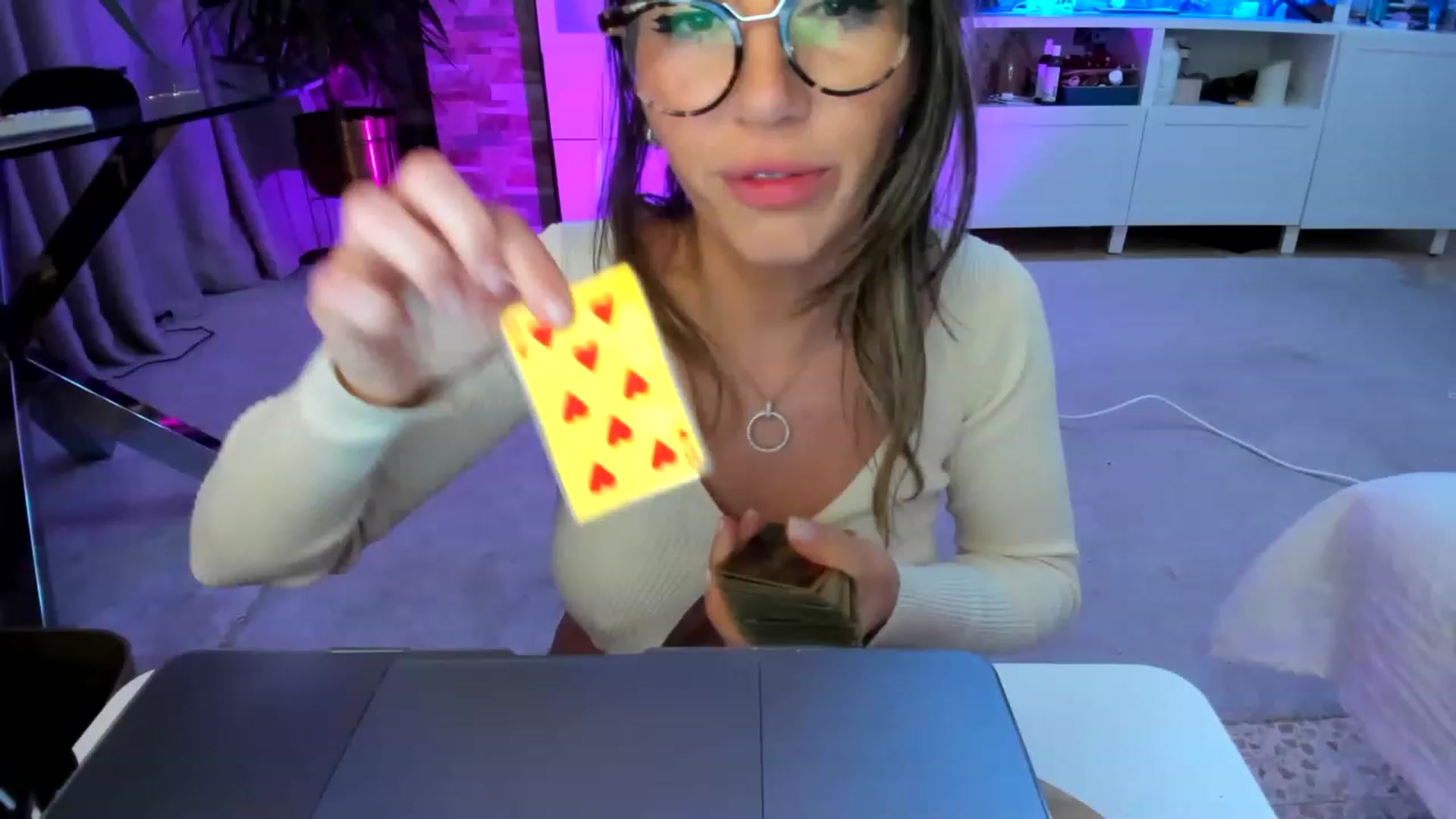 Gallery image thumbnail from AnooKiss's myfreecams stream on, 04/17/2023, 23:44 image 1 of 20