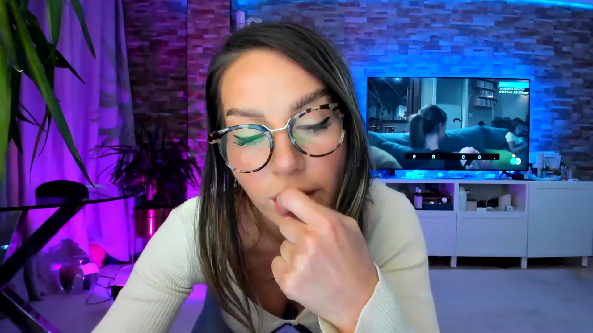 Gallery image thumbnail from AnooKiss's myfreecams stream on, 04/19/2023, 21:46 image 11 of 20